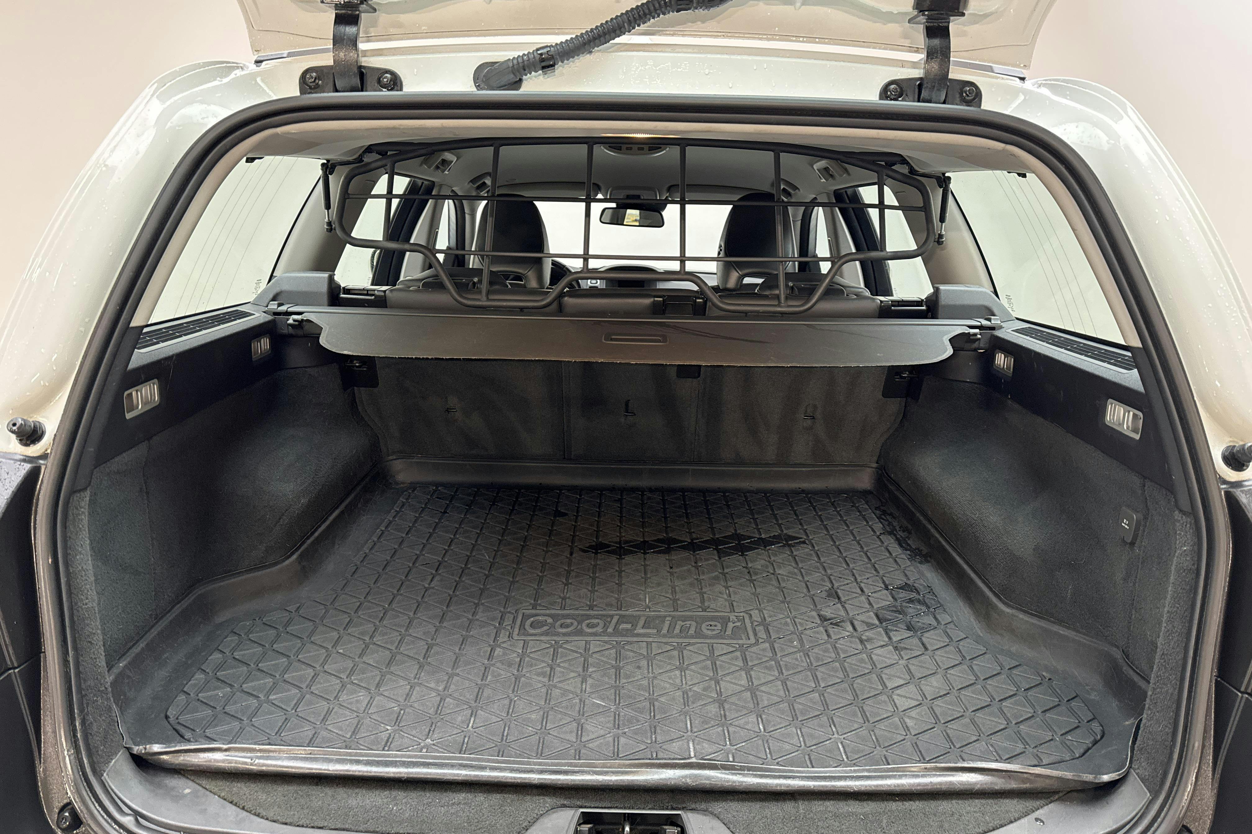 Volvo XC70 II D4 AWD (163hk) - 267 620 km - Manualna - biały - 2013
