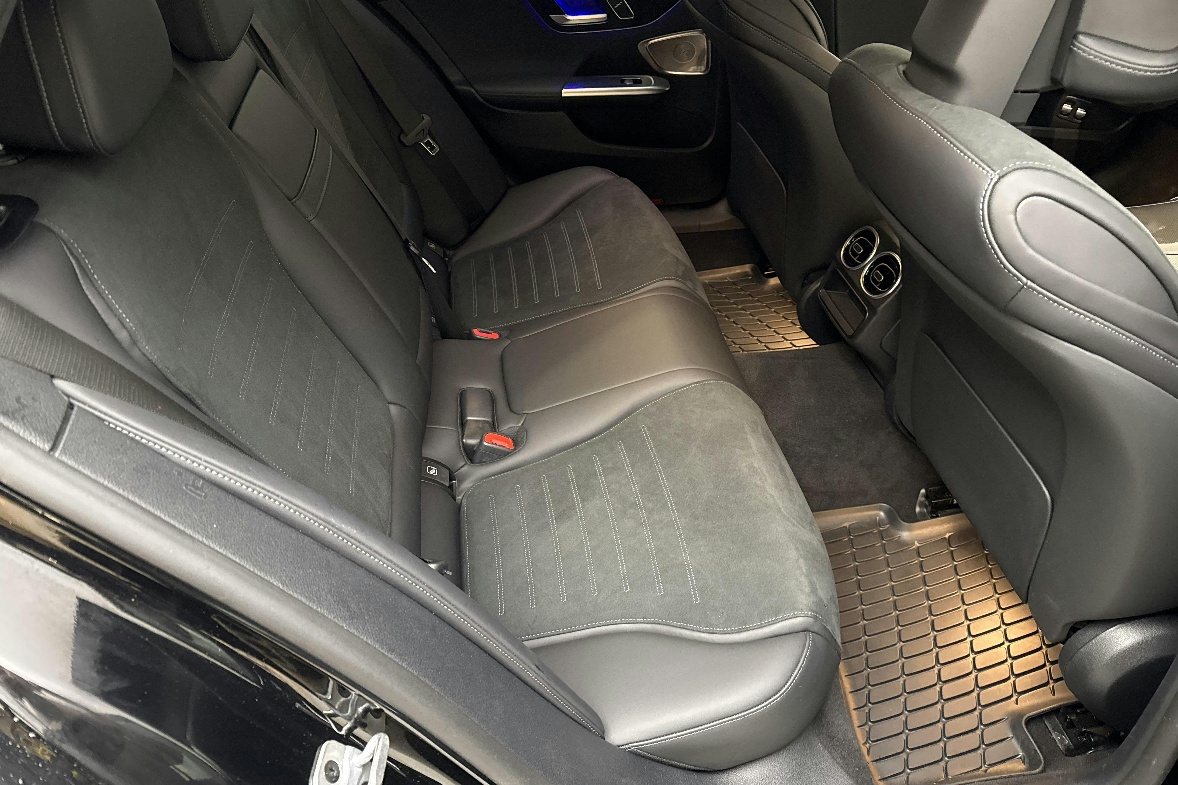Mercedes C 300 e Kombi S206 (333hk) - 25 050 km - Automatic - black - 2024
