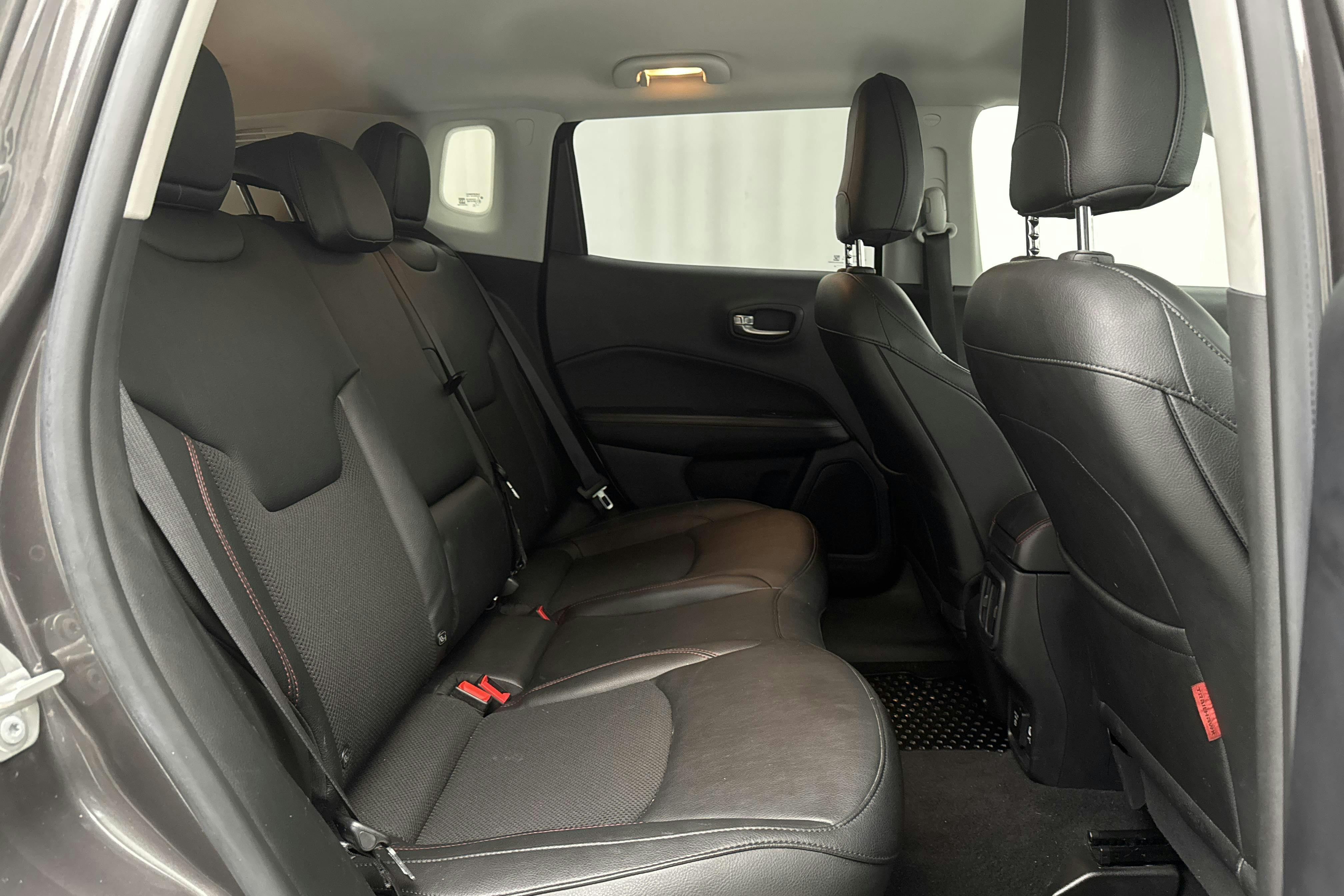Jeep Compass 1.3 PHEV 4WD (240hk) - 47 540 km - Automaatne - hall - 2020