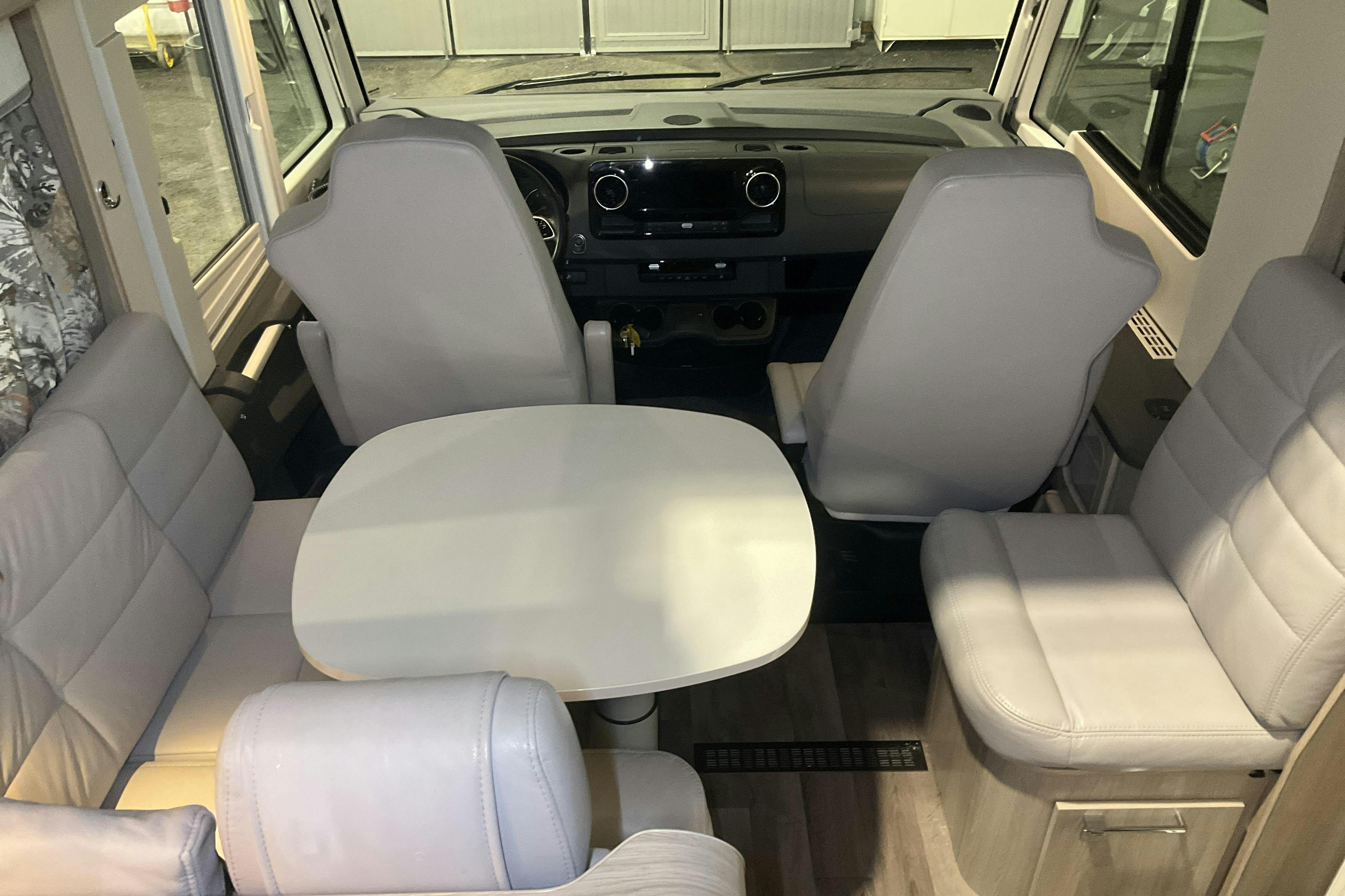 MERCEDES-BENZ KABE IMPERIAL Travel Master I 810 LGB Husbil - 37 190 km - Automaatne - valge - 2022