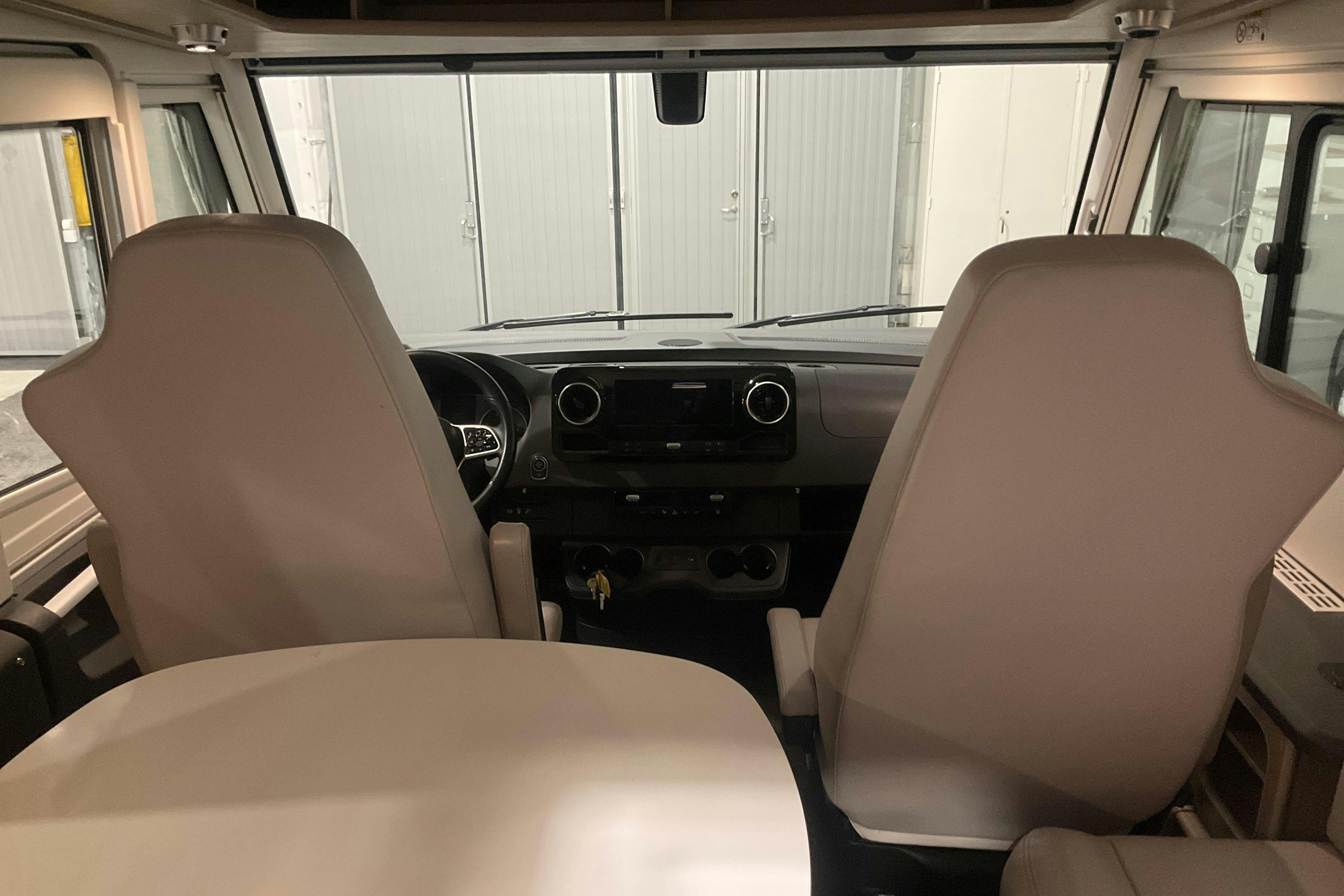 MERCEDES-BENZ KABE IMPERIAL Travel Master I 810 LGB Husbil - 37 190 km - Automaatne - valge - 2022