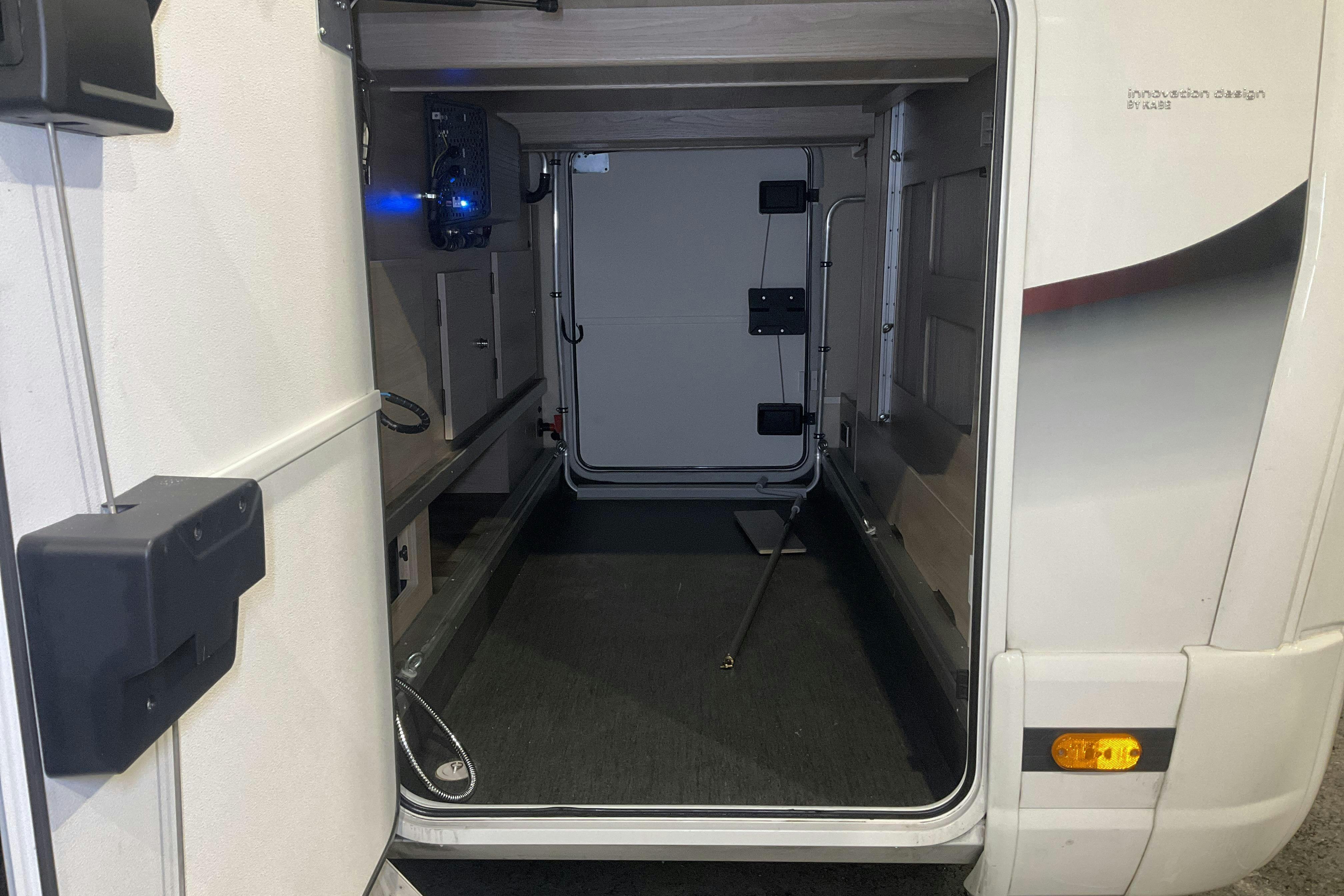 MERCEDES-BENZ KABE IMPERIAL Travel Master I 810 LGB Husbil - 37 190 km - Automaatne - valge - 2022
