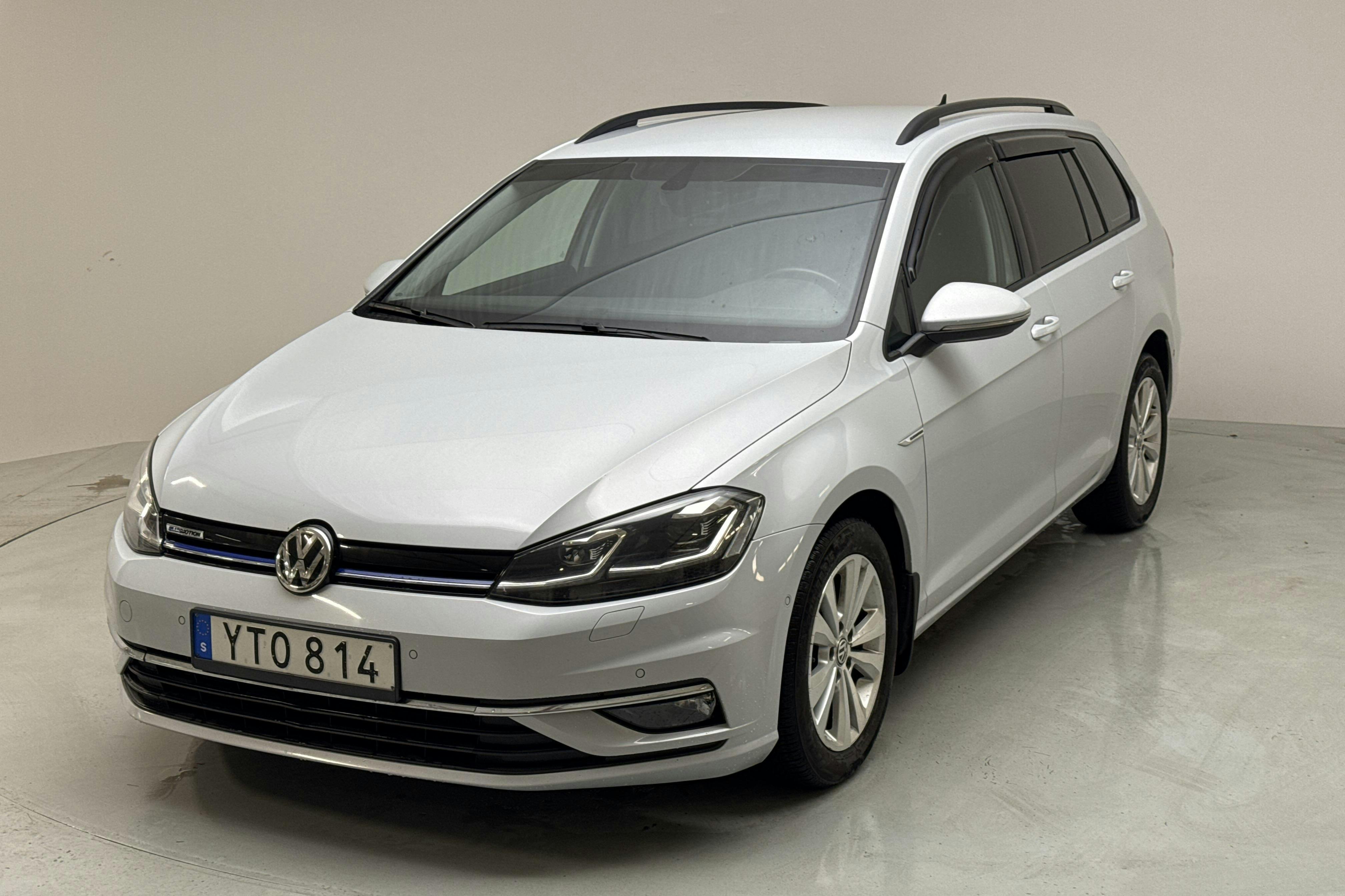 VW Golf VII 1.4 TGI BlueMotion Sportscombi (110hk) - 152 250 km - Automatic - Light Grey - 2018