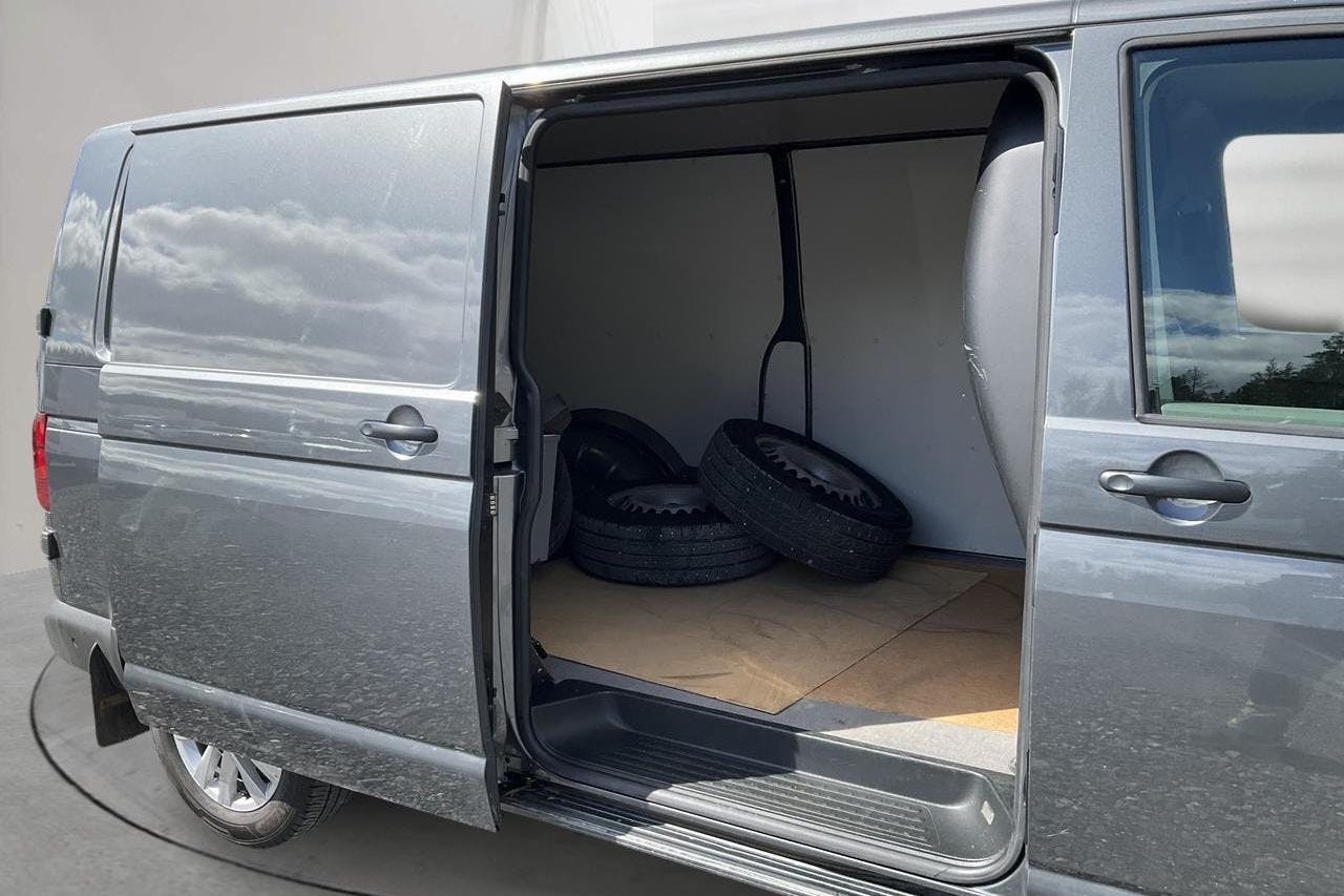 VW Transporter T6 2.0 TDI BMT Skåp 4MOTION (150hk) - 94 040 km - Automatyczna - szary - 2020