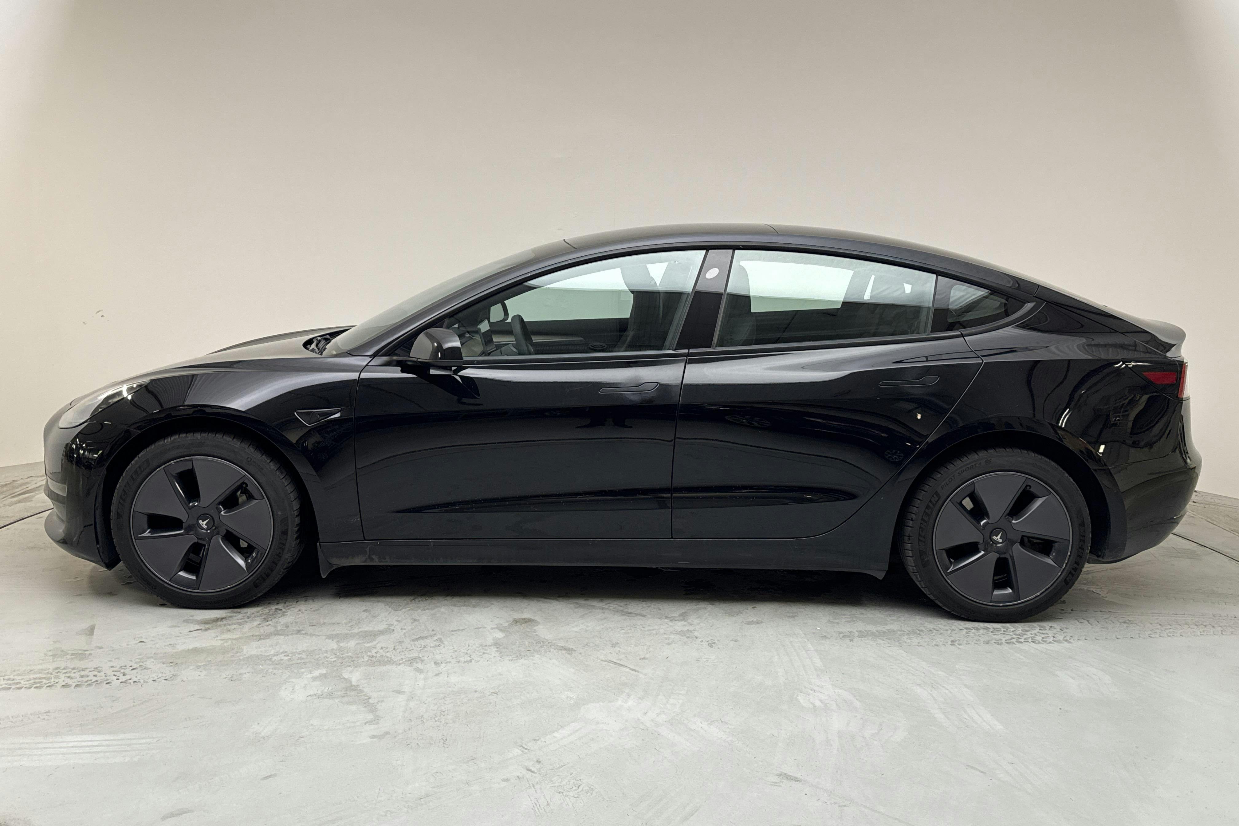 Tesla Model 3 Long Range Dual Motor AWD - 8 653 mil - Automat - svart - 2022