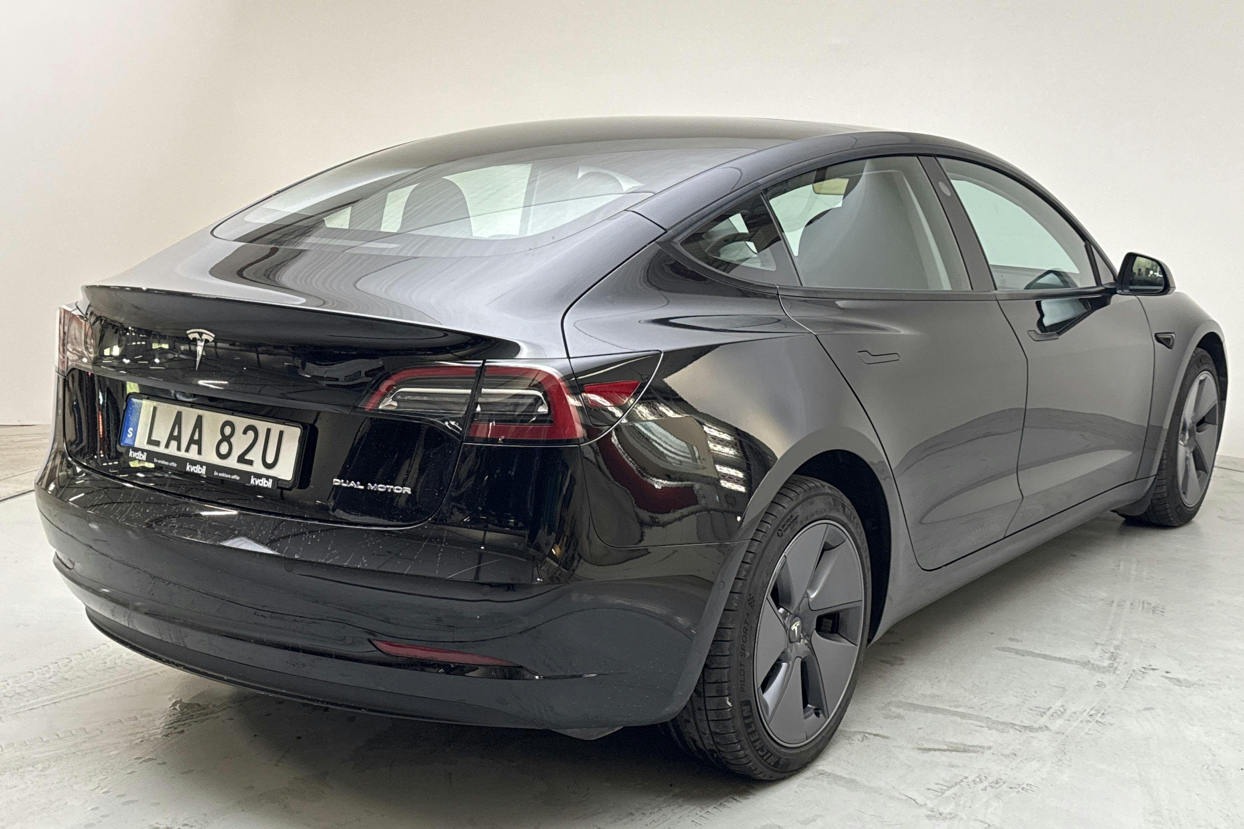 Tesla Model 3 Long Range Dual Motor AWD - 8 653 mil - Automat - svart - 2022