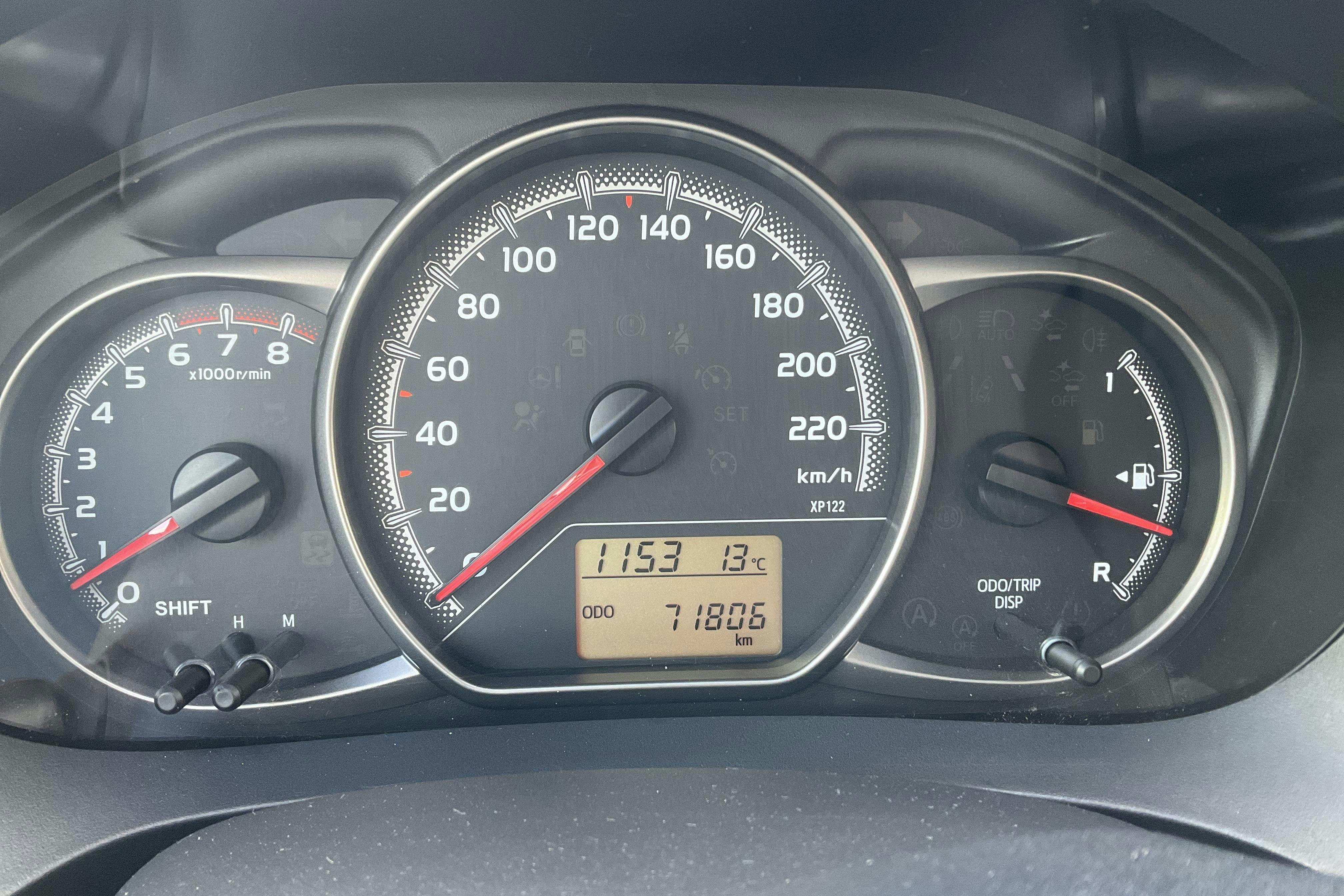 Toyota Yaris 1.33 5dr (100hk) - 71 800 km - Manual - white - 2015