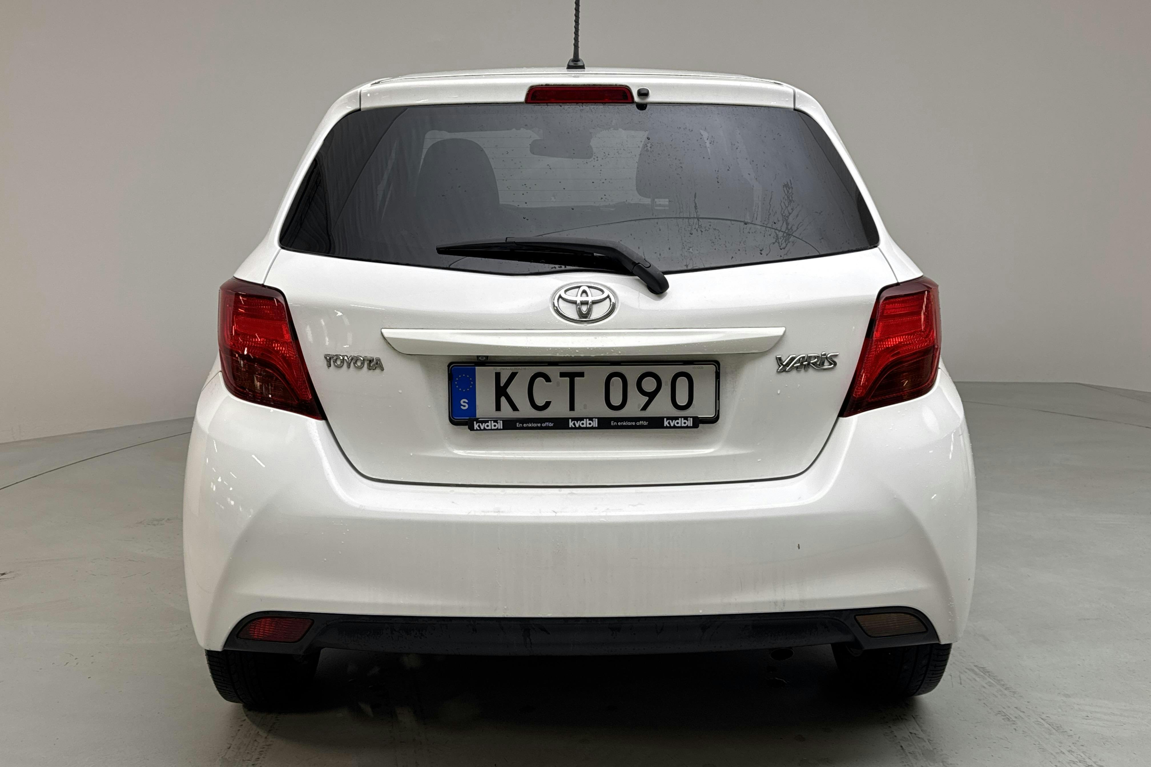 Toyota Yaris 1.33 5dr (100hk) - 71 800 km - Manual - white - 2015