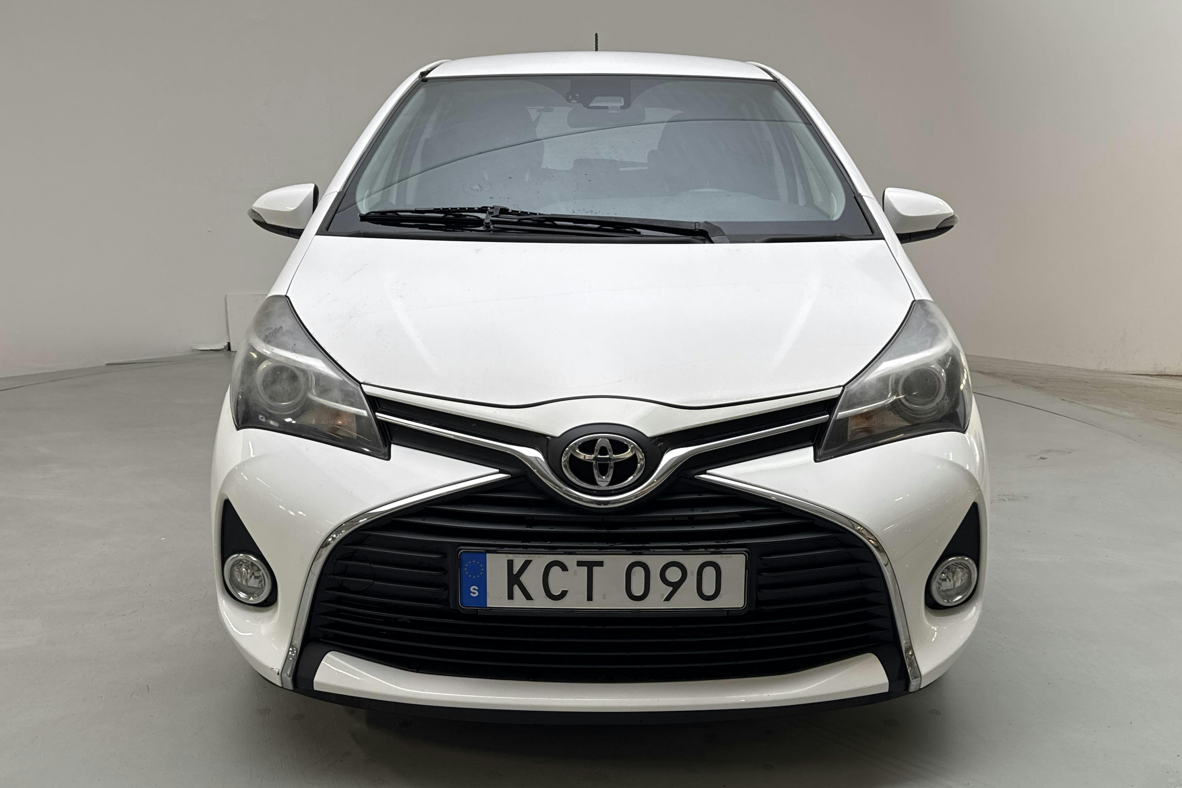 Toyota Yaris 1.33 5dr (100hk) - 71 800 km - Manual - white - 2015