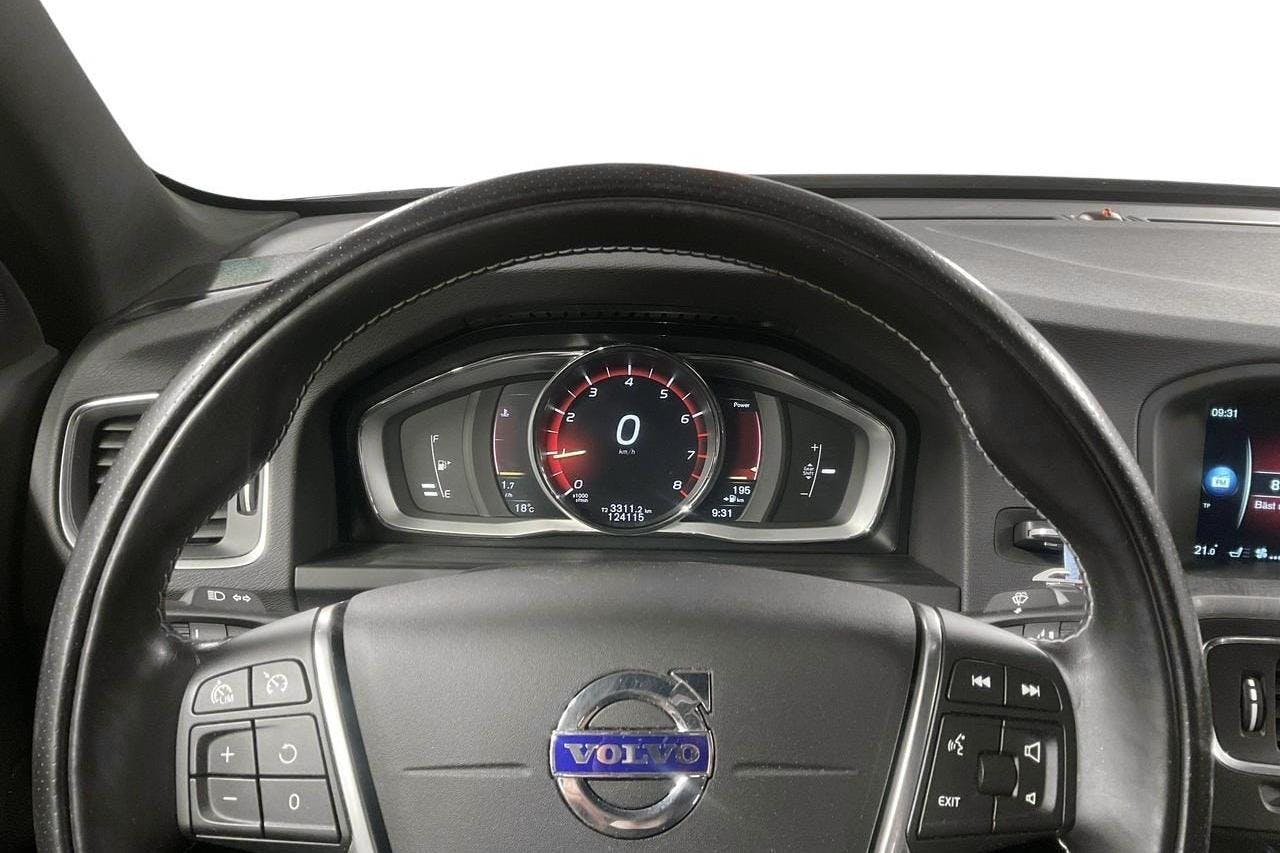 Volvo S60 T3 (152hk) - 124 120 km - Manual - black - 2017