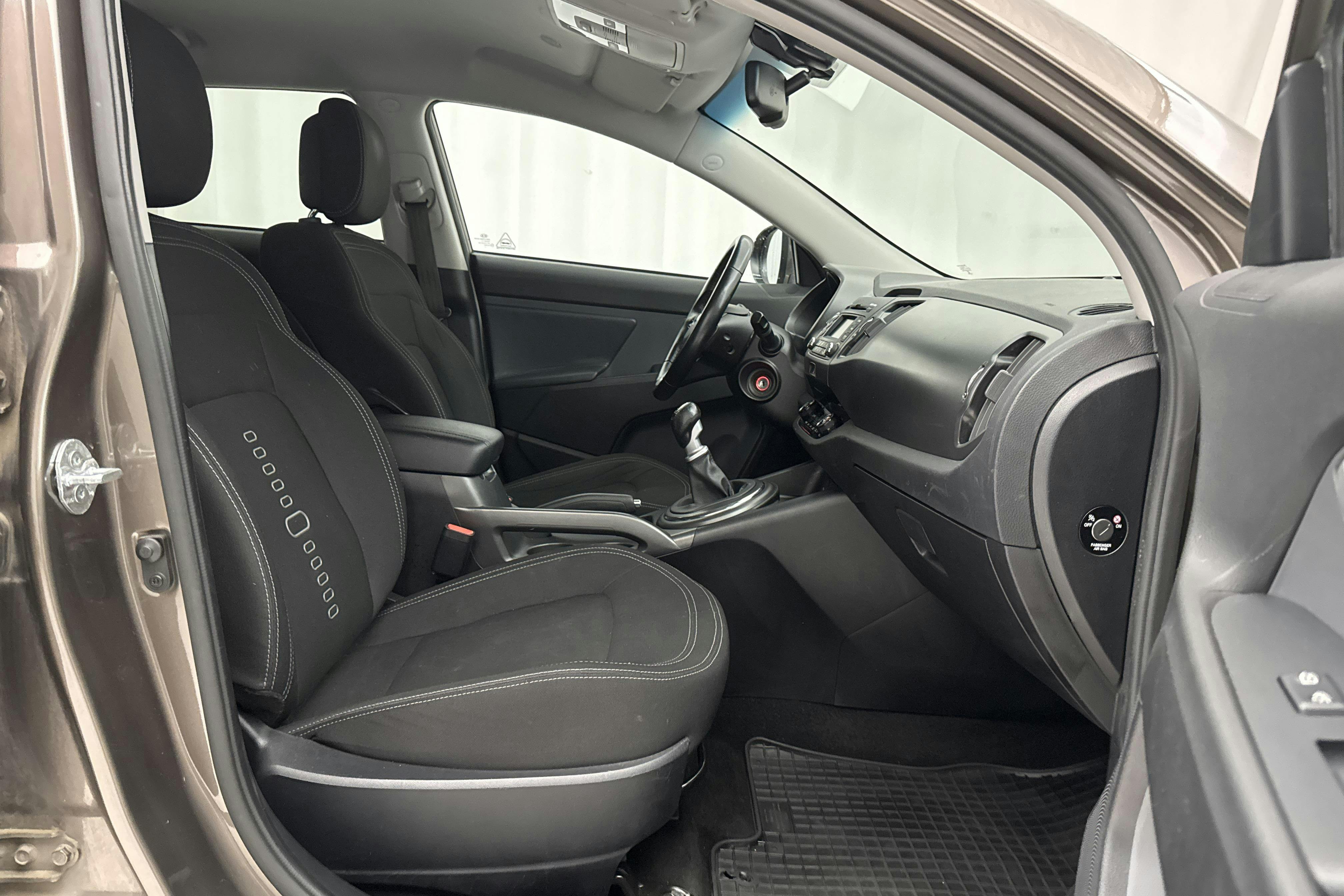 KIA Sportage 1.6 2WD (136hk) - 173 380 km - Käsitsi - Light Brown - 2013