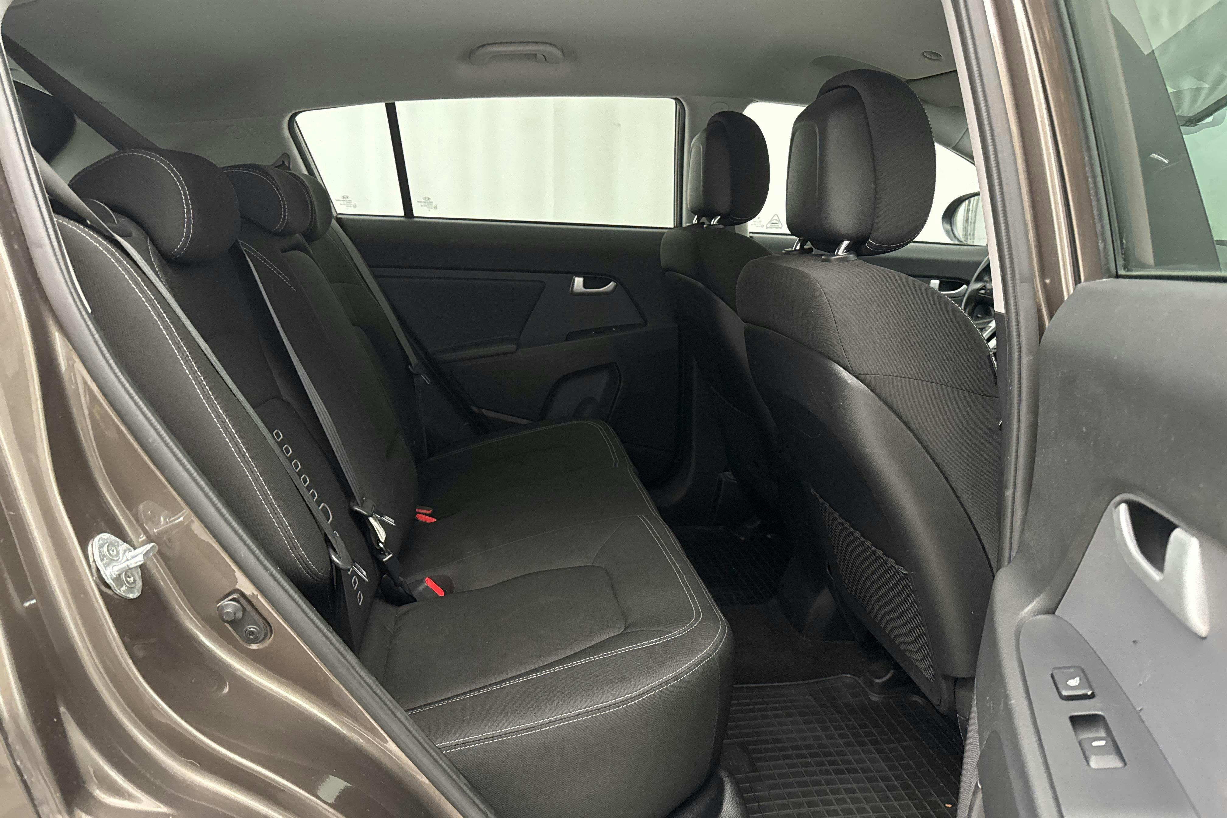 KIA Sportage 1.6 2WD (136hk) - 173 380 km - Käsitsi - Light Brown - 2013