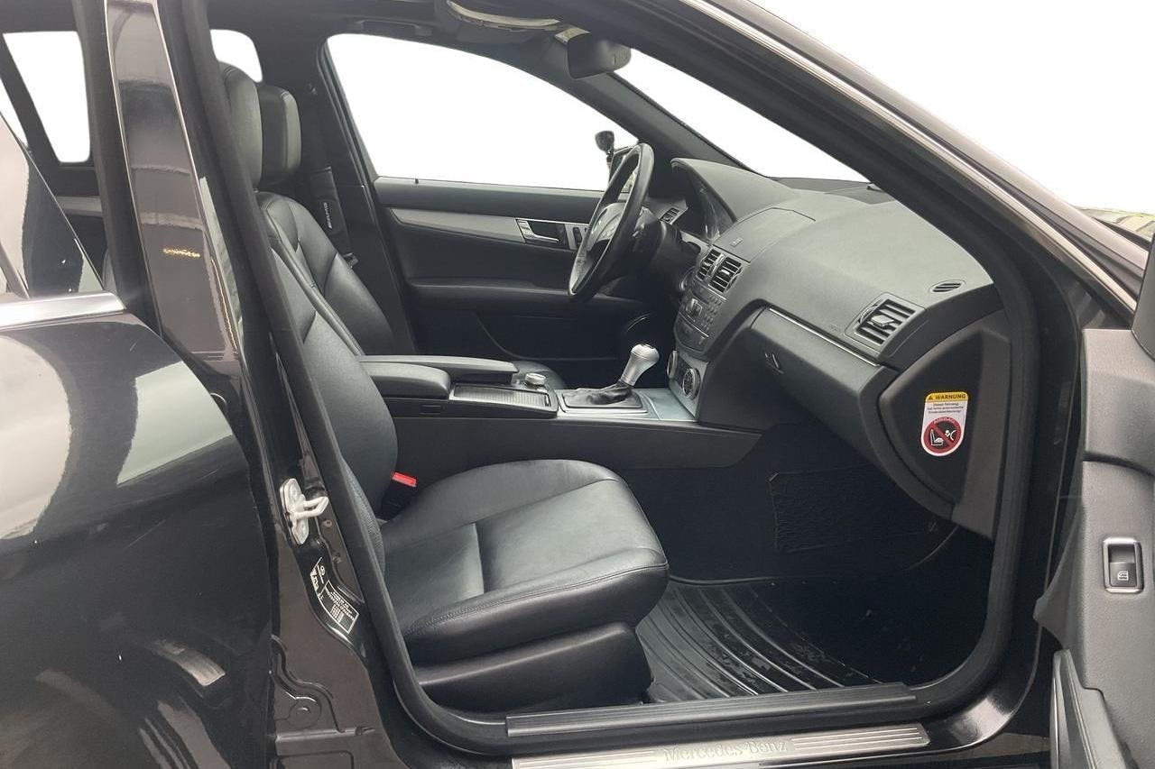 Mercedes C 350 Kombi S204 (272hk) - 308 790 km - Automatic - black - 2009
