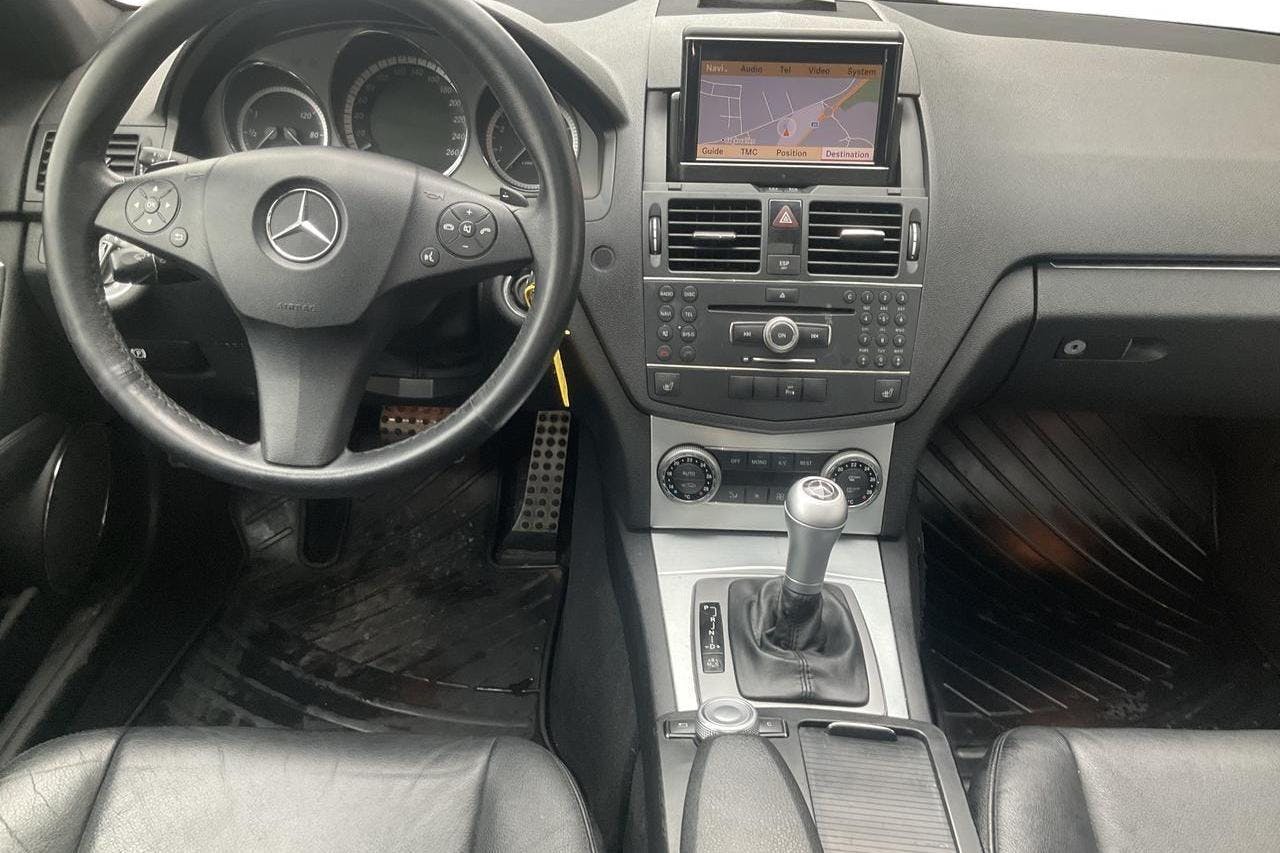 Mercedes C 350 Kombi S204 (272hk) - 308 790 km - Automatic - black - 2009