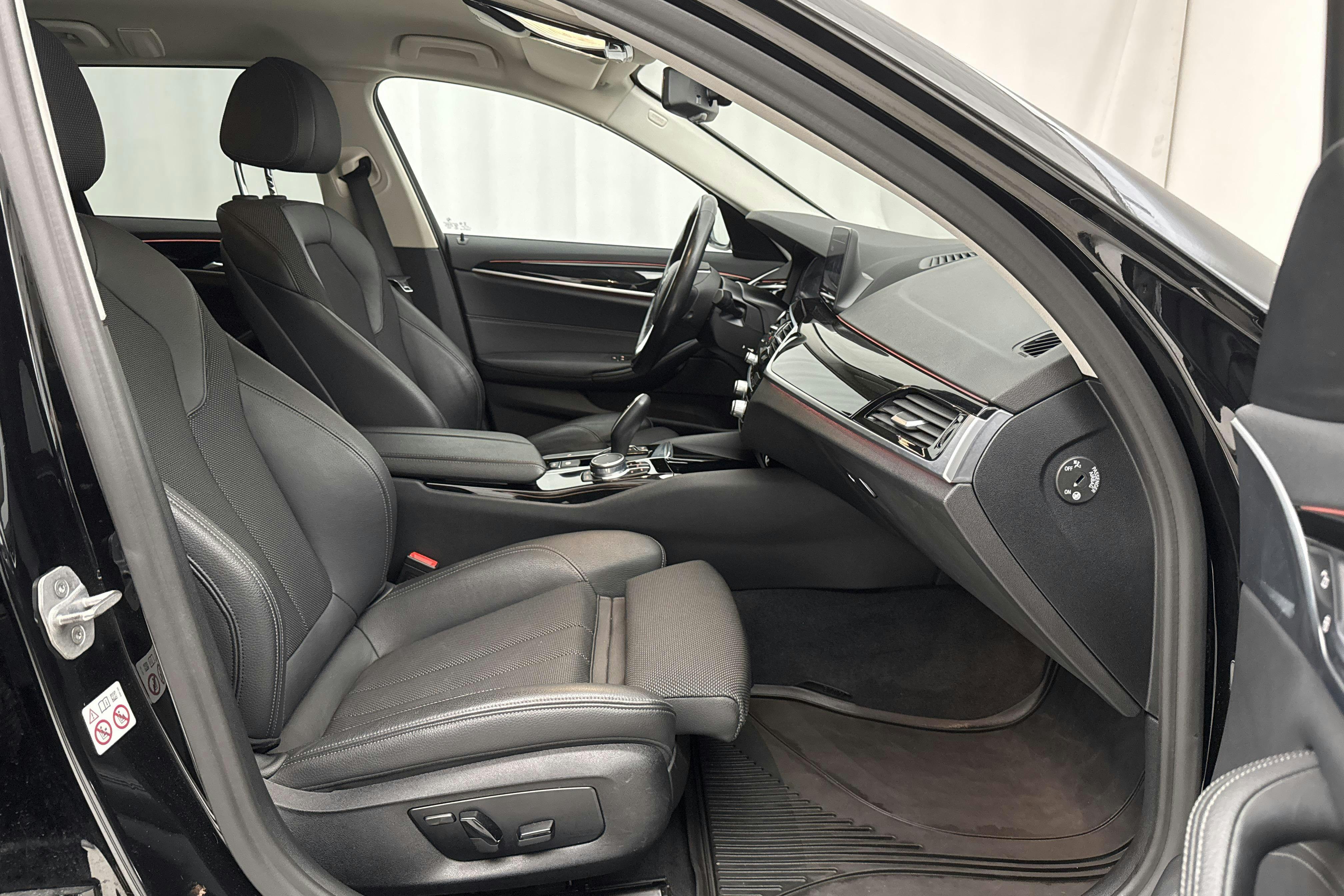 BMW 520d xDrive Touring MHEV, G31 (190hk) - 138 800 km - Automatic - black - 2020