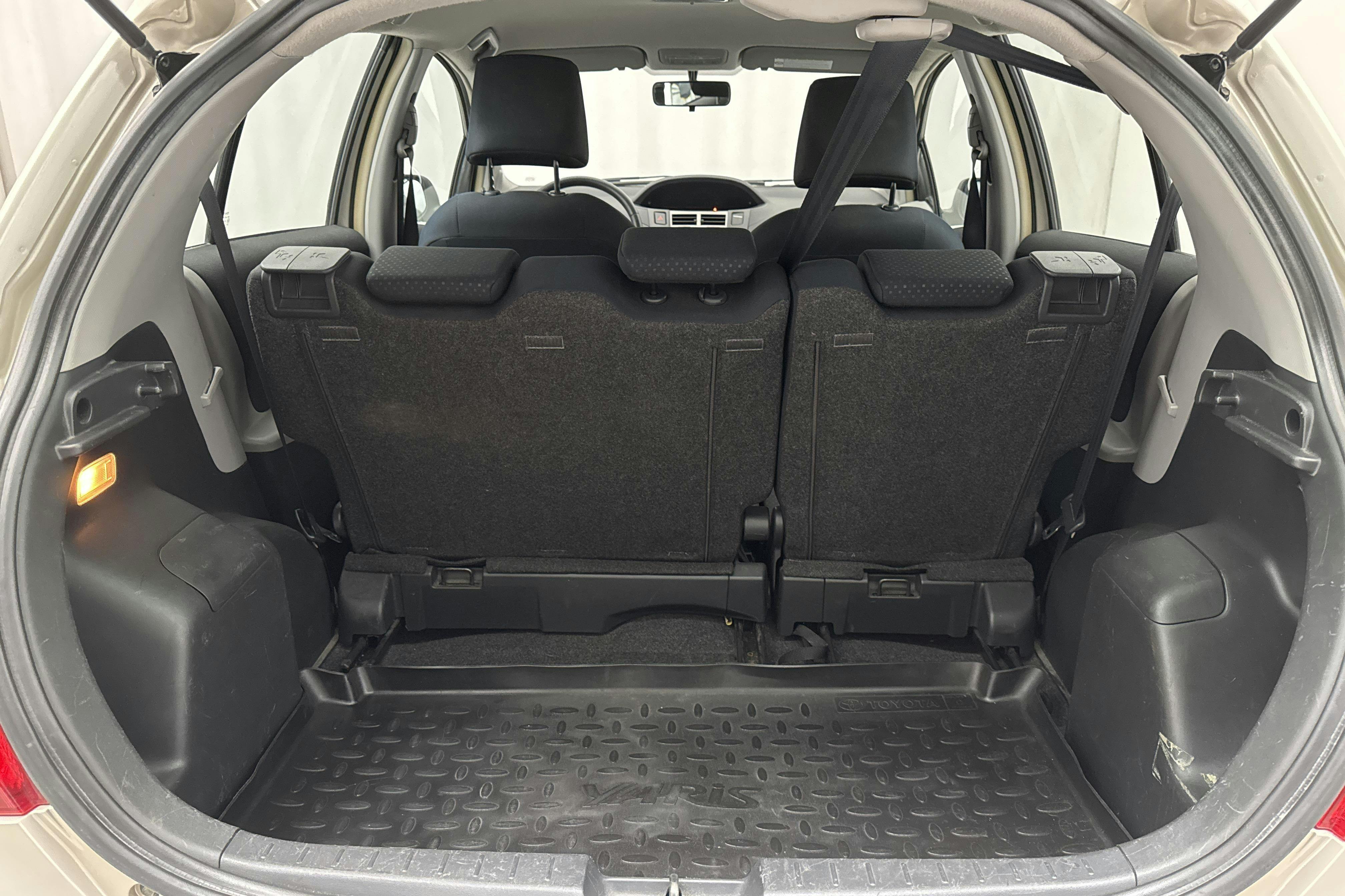 Toyota Yaris 1.33 5dr (100hk) - 79 020 km - Automatic - Light Brown - 2010
