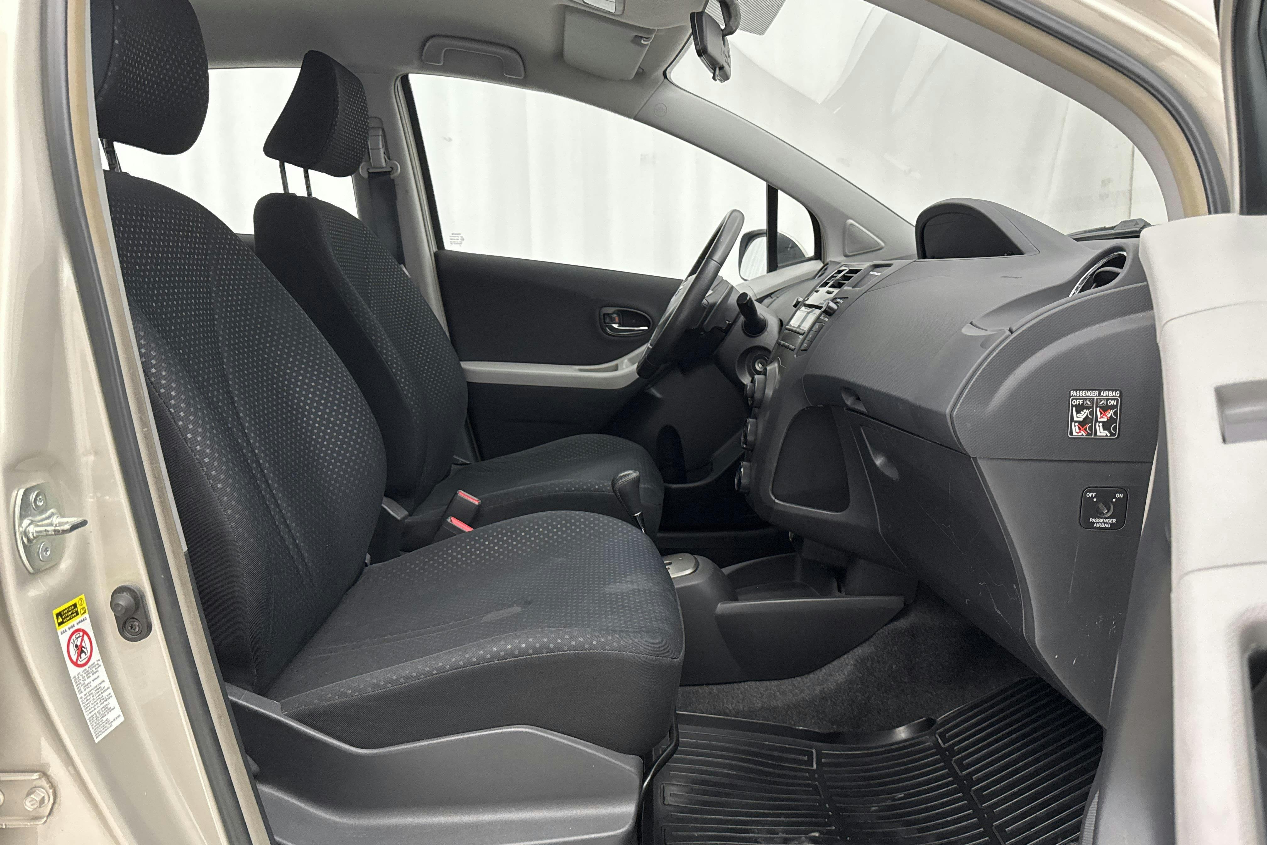 Toyota Yaris 1.33 5dr (100hk) - 79 020 km - Automatic - Light Brown - 2010