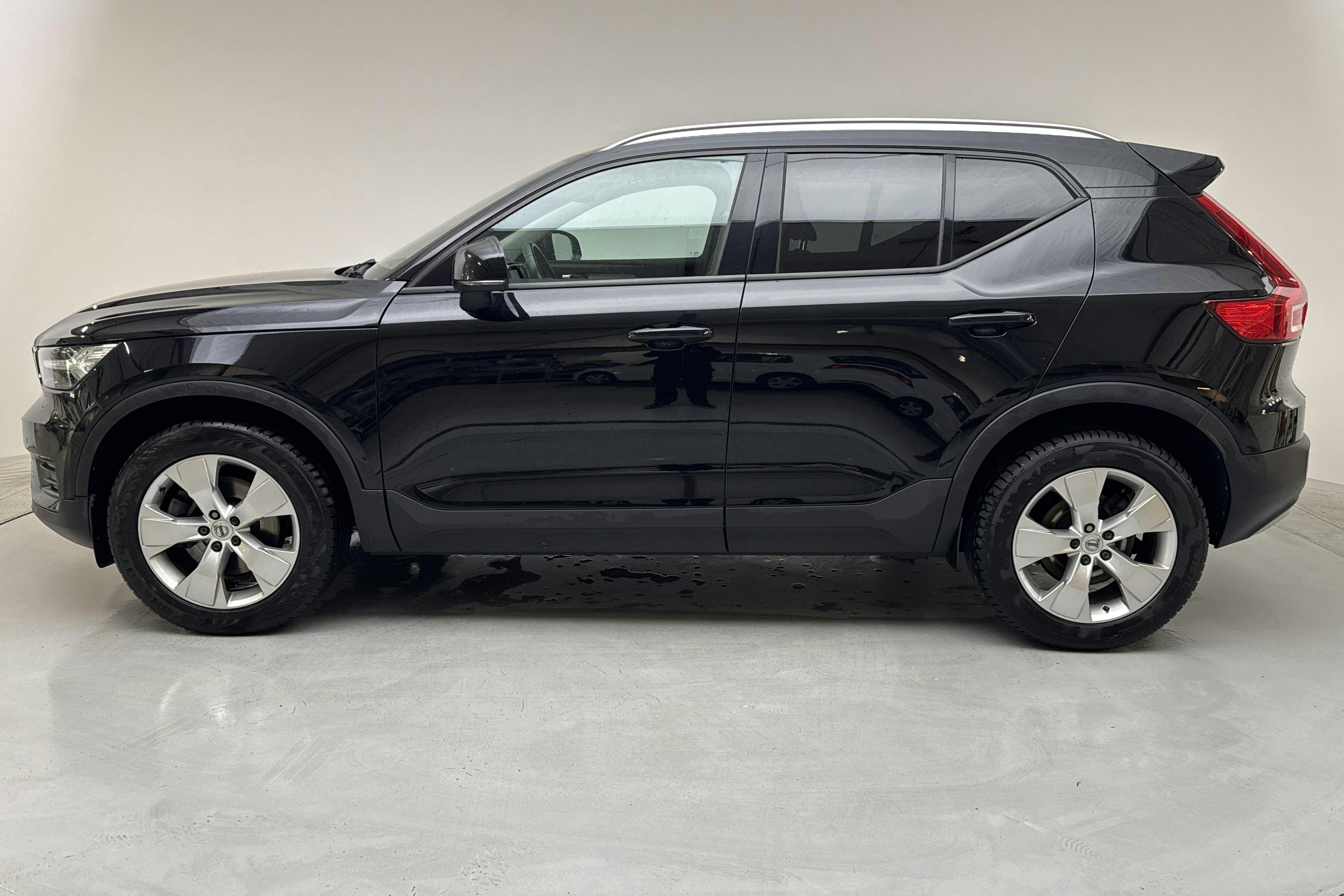 Volvo XC40 T4 2WD (190hk) - 14 095 mil - Automat - svart - 2019