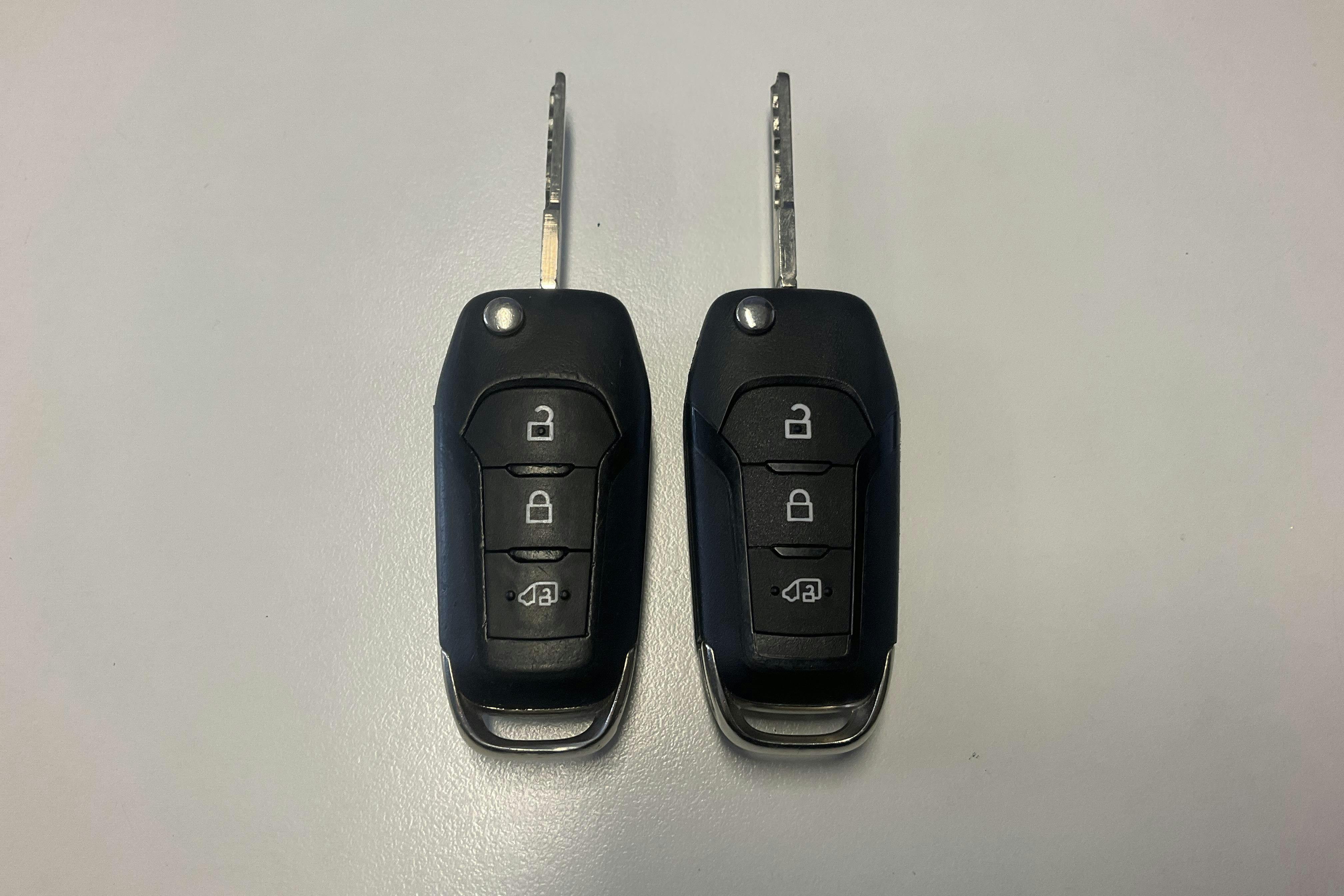 Ford Transit Connect 1.5 TDCi (120hk) - 20 470 mil - Automat - grå - 2020