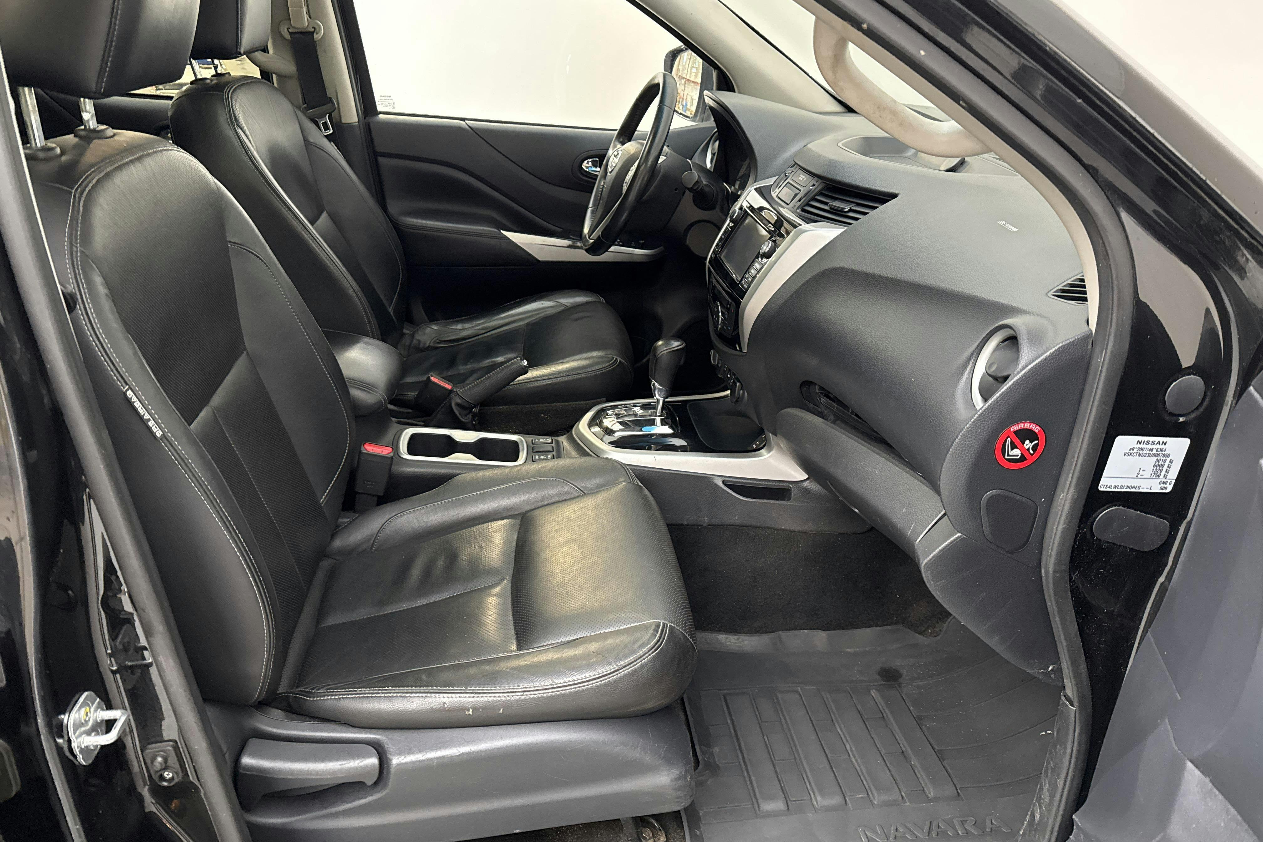 Nissan Navara 2.3 dCi 4x4 (190hk) - 312 920 km - Automatic - black - 2016