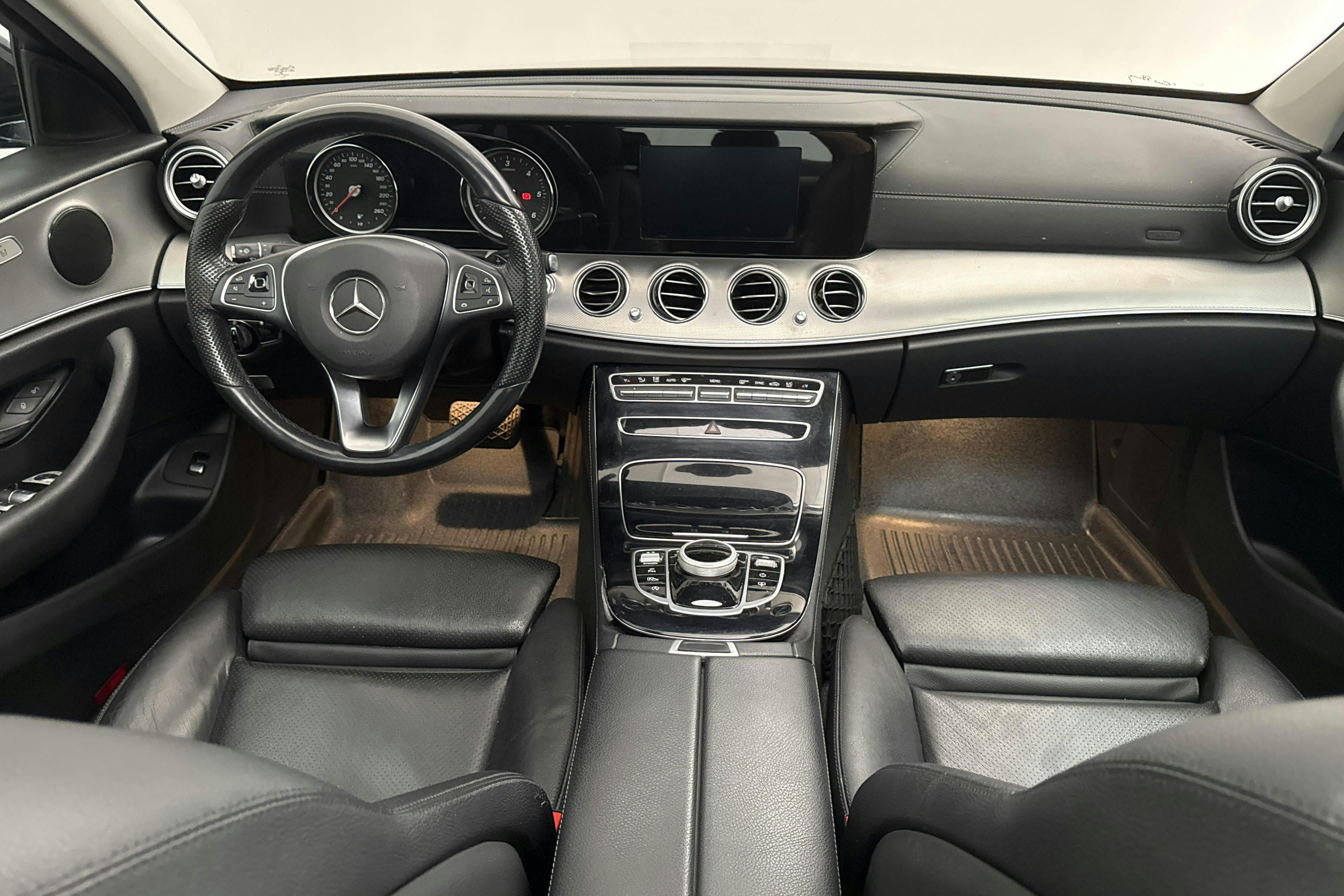 Mercedes E 220 d Sedan W213 (194hk) - 138 650 km - Automatic - black - 2017