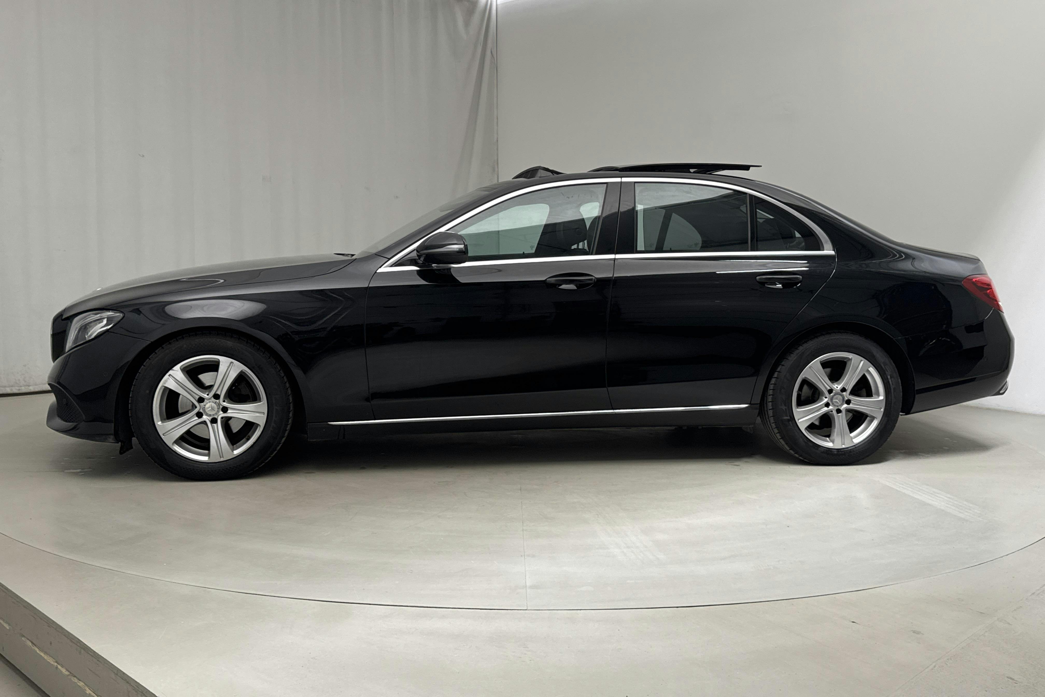 Mercedes E 220 d Sedan W213 (194hk) - 138 650 km - Automatic - black - 2017