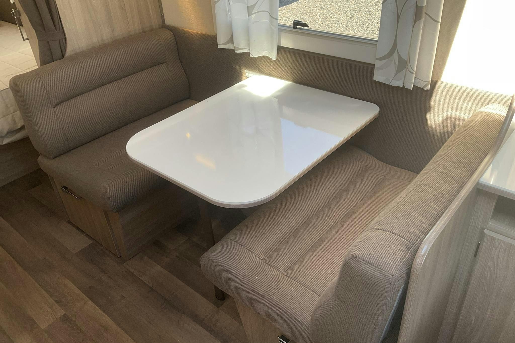 KABE ROYAL 740 GXL KS Husvagn med förtält & AC - 0 km - 2016
