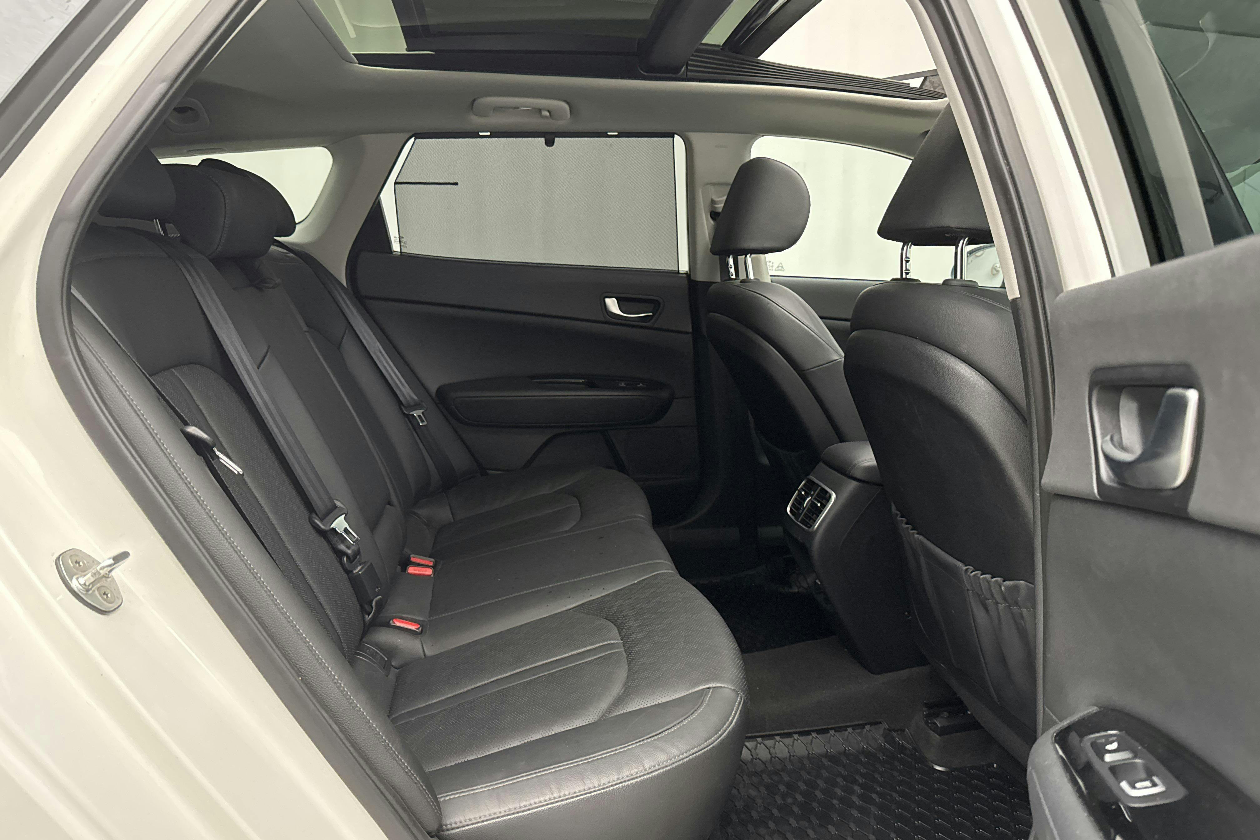 KIA Optima 2.0 GDi Plug-in Hybrid SW (205hk) - 105 400 km - Automaatne - valge - 2018