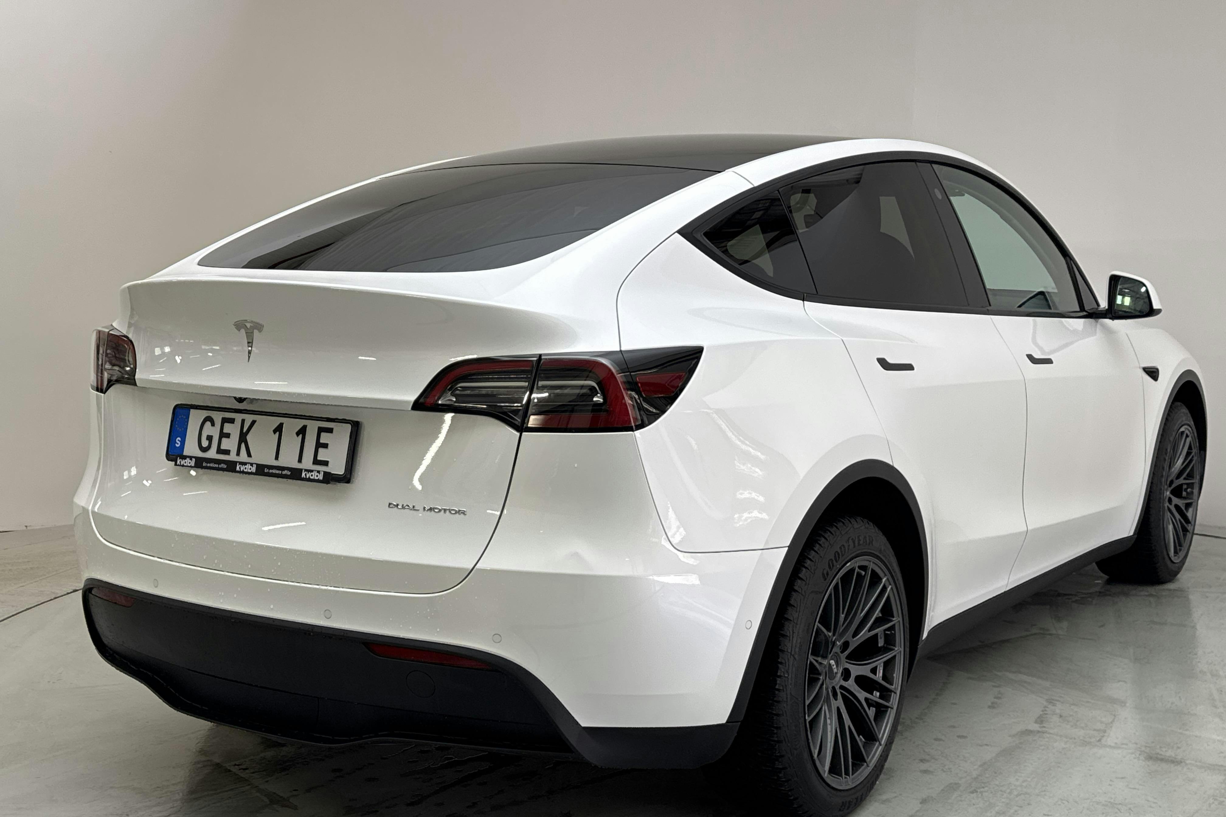 Tesla Model Y Long Range Dual Motor AWD - 114 890 km - Automatic - white - 2022