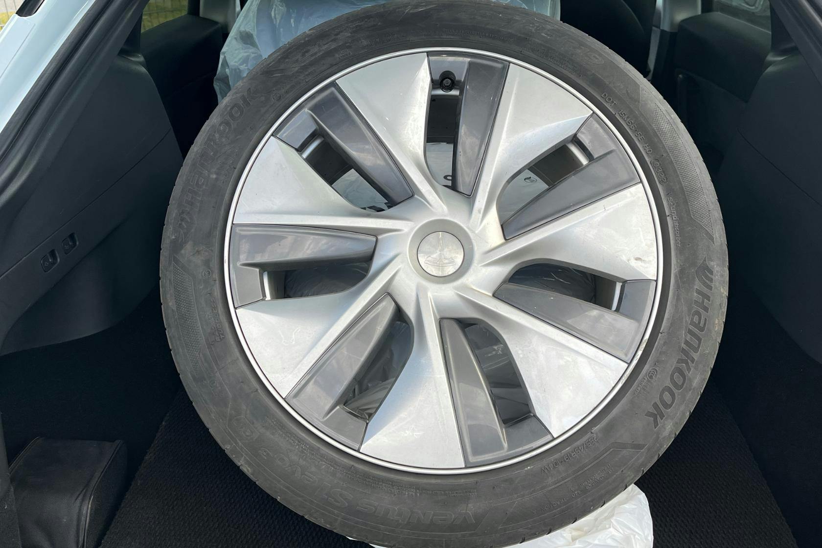 Tesla Model Y Long Range Dual Motor AWD - 114 890 km - Automatic - white - 2022