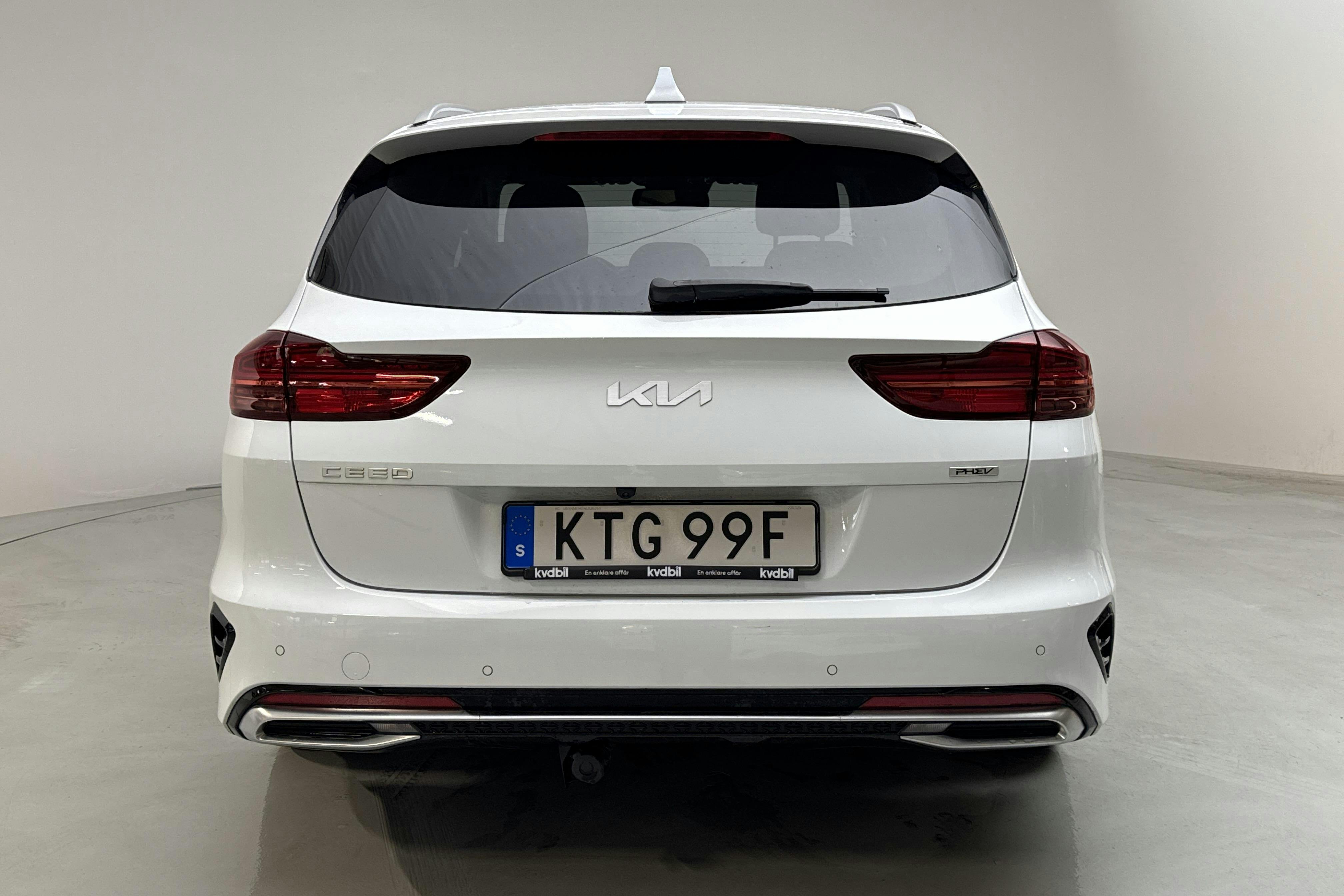 KIA Ceed 1.6 Plug-in Hybrid SW (141hk) - 17 130 km - Automaattinen - valkoinen - 2022