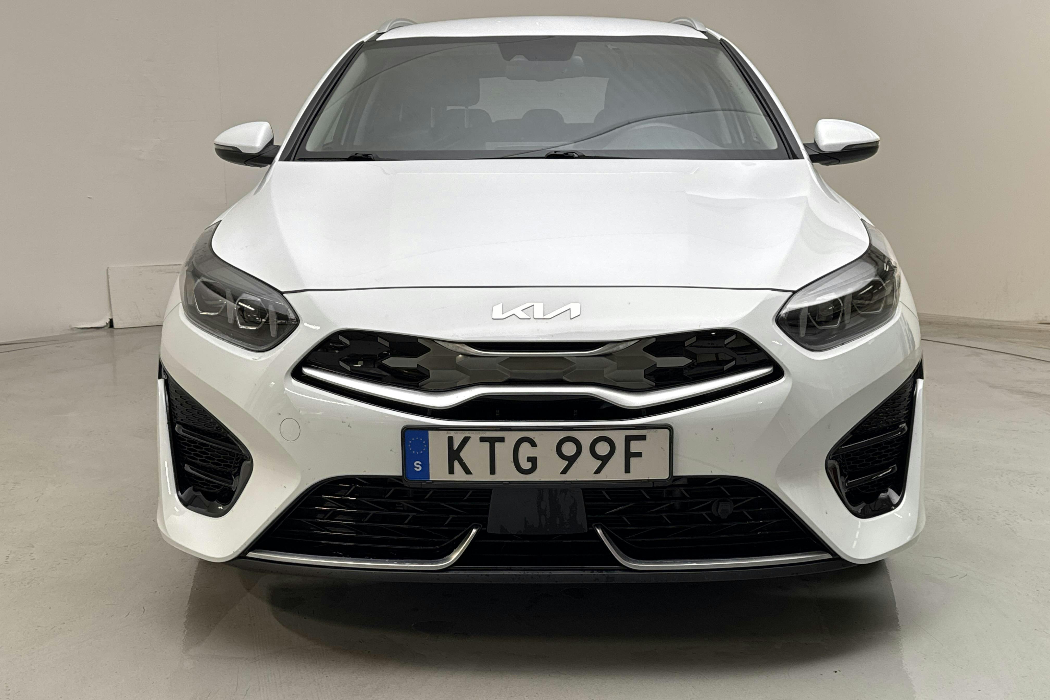 KIA Ceed 1.6 Plug-in Hybrid SW (141hk) - 17 130 km - Automaattinen - valkoinen - 2022