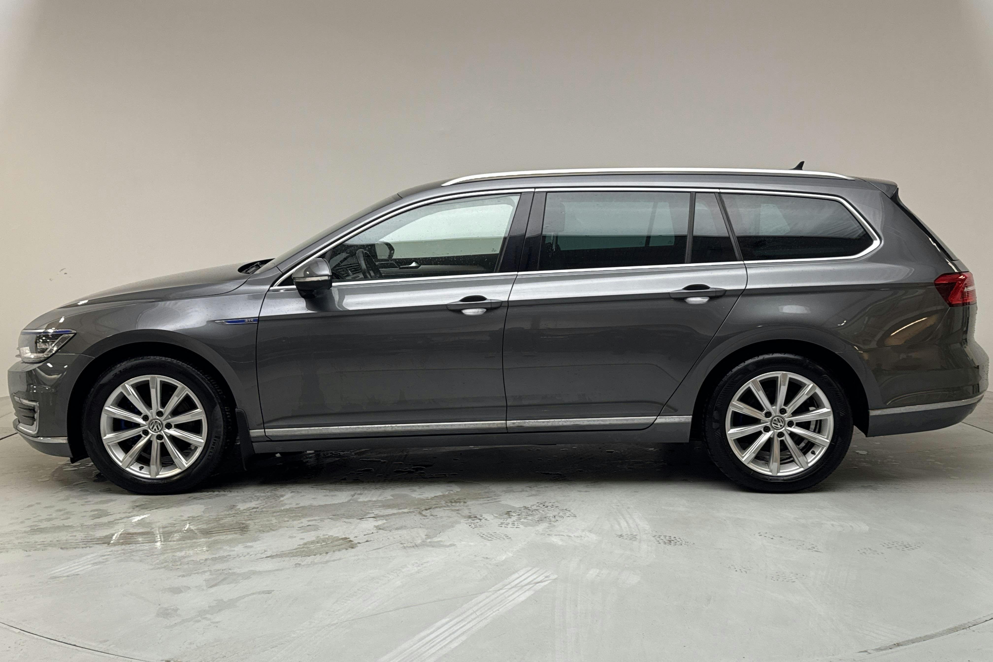 VW Passat 1.4 Plug-in-Hybrid Sportscombi (218hk) - 114 800 km - Automatic - Dark Grey - 2017