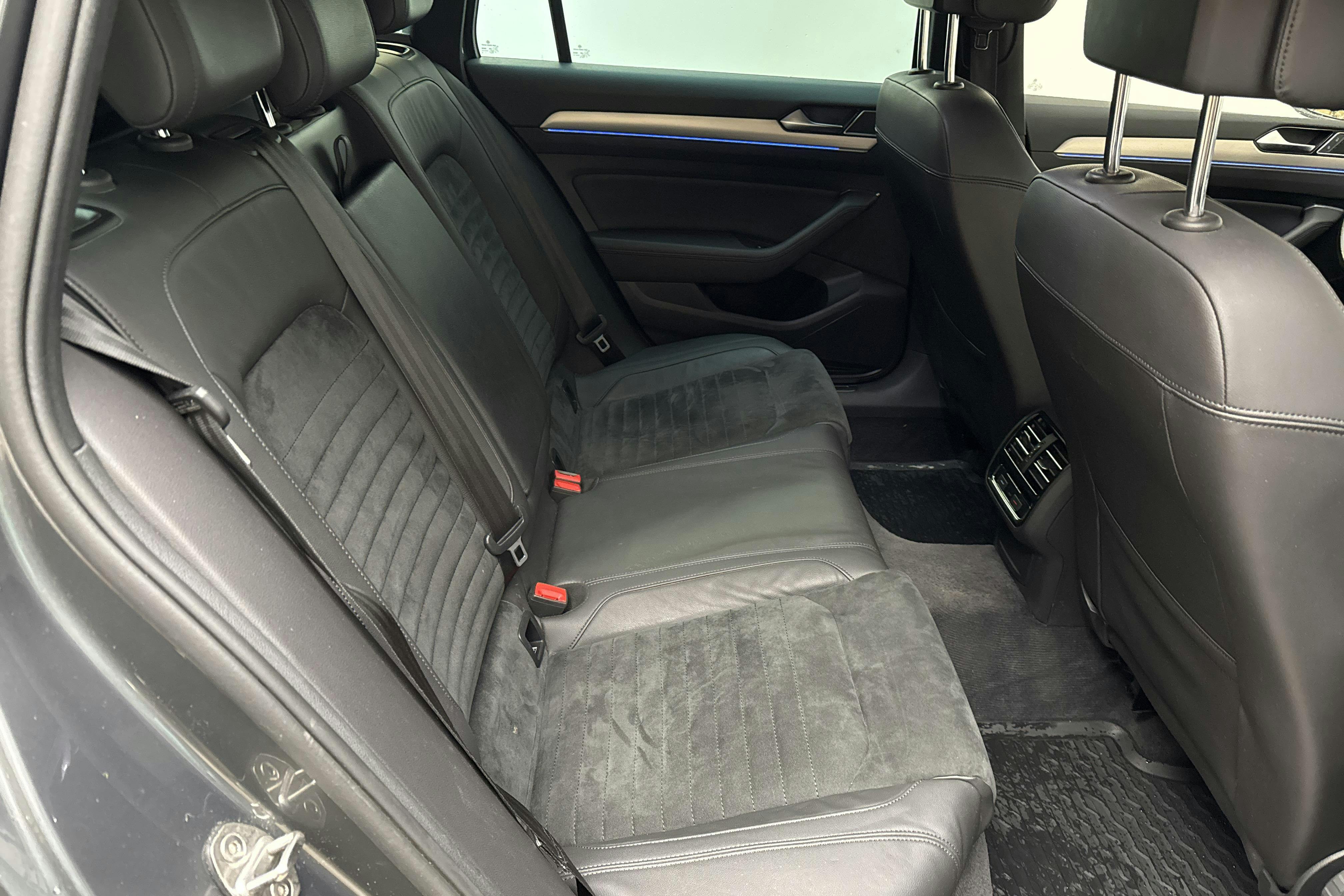 VW Passat 1.4 Plug-in-Hybrid Sportscombi (218hk) - 114 800 km - Automatic - Dark Grey - 2017