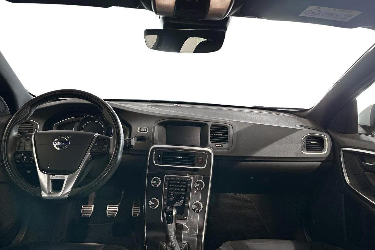 Volvo S60 T3 (152hk) - 81 250 km - Manual - black - 2017