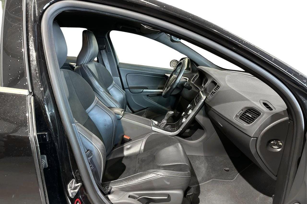 Volvo S60 T3 (152hk) - 81 250 km - Manual - black - 2017