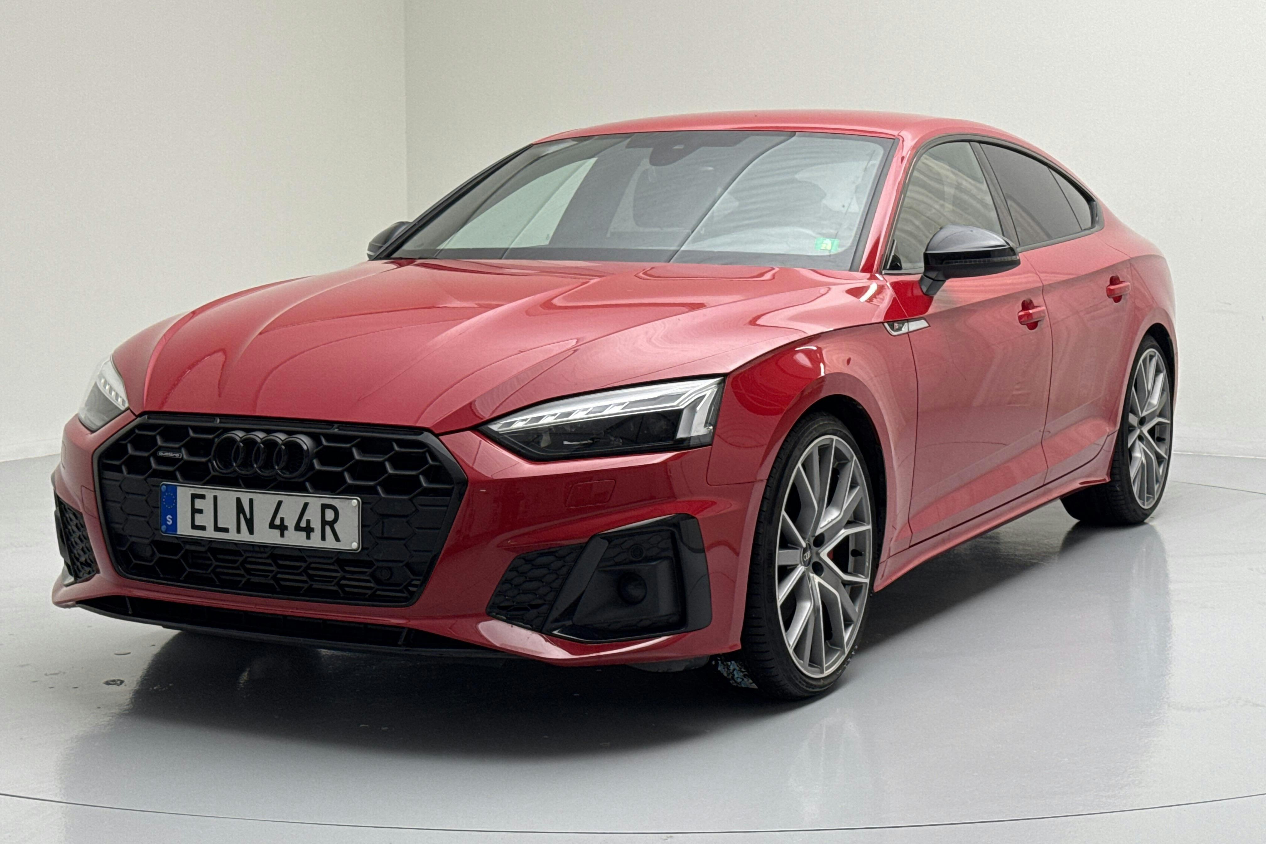 Audi A5 Sportback 45 TFSI quattro LCI (265hk) - 2 678 mil - Automat - röd - 2022