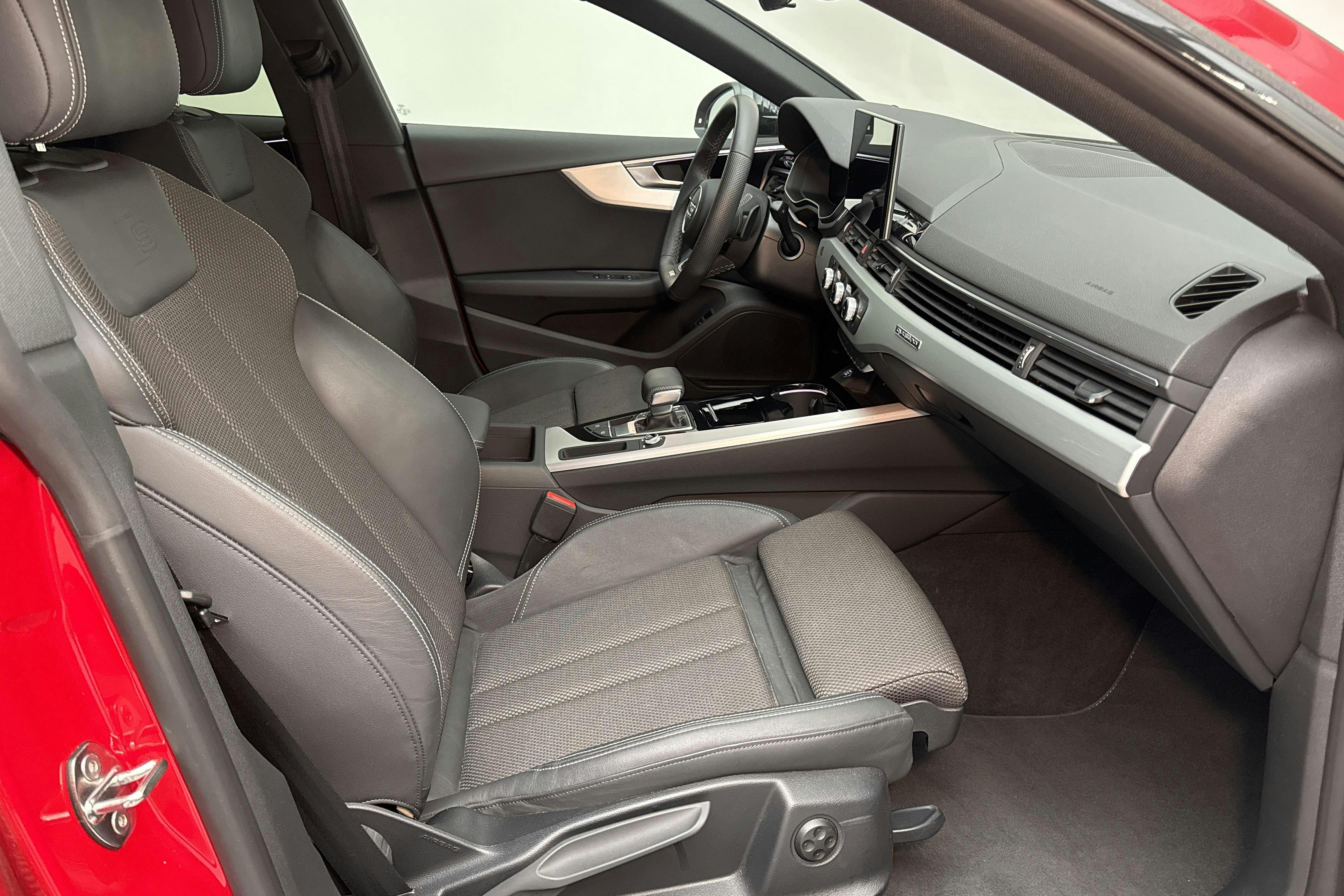 Audi A5 Sportback 45 TFSI quattro LCI (265hk) - 2 678 mil - Automat - röd - 2022