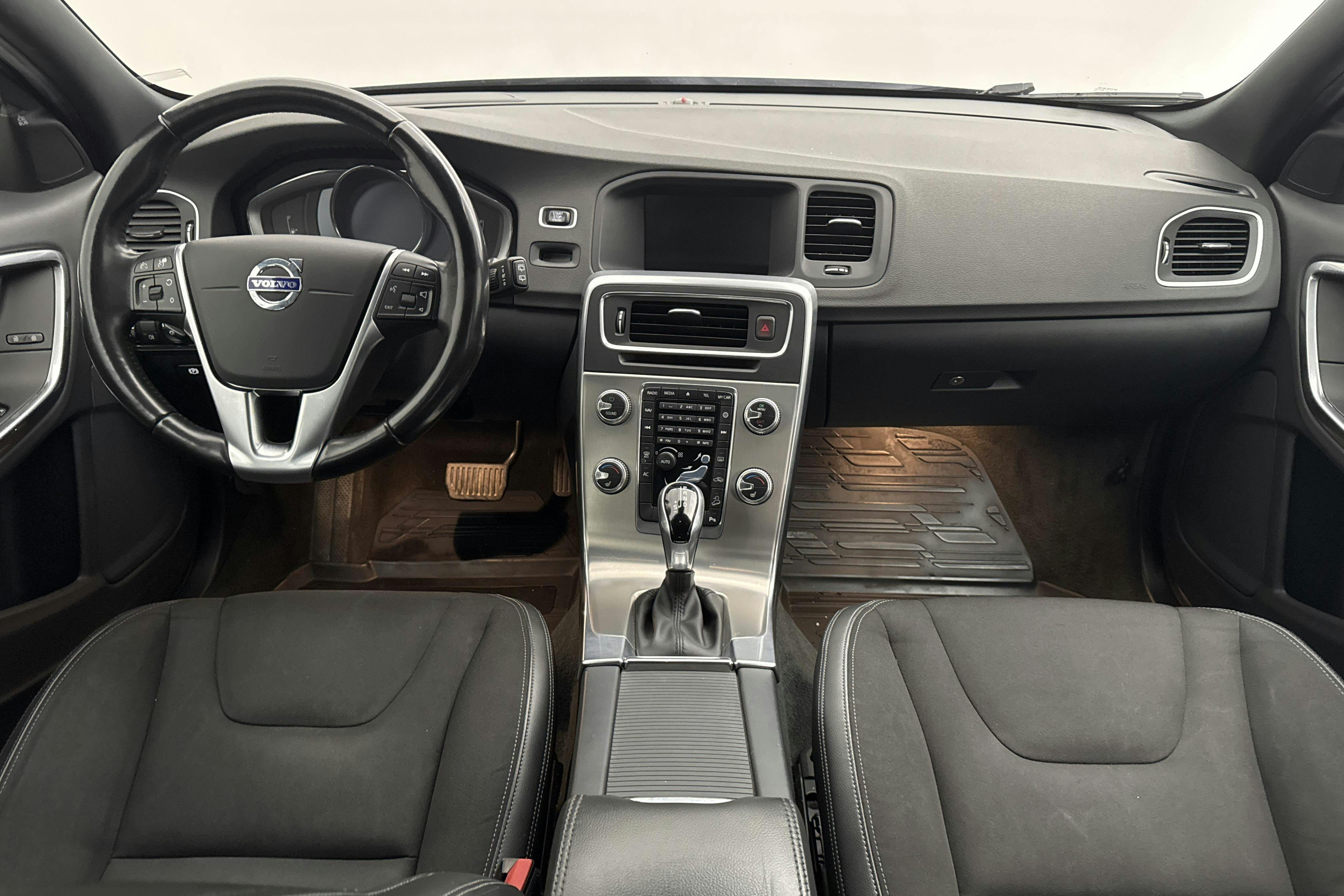 Volvo V60 D4 Cross Country AWD (190hk) - 168 270 km - Automaatne - Light Brown - 2017