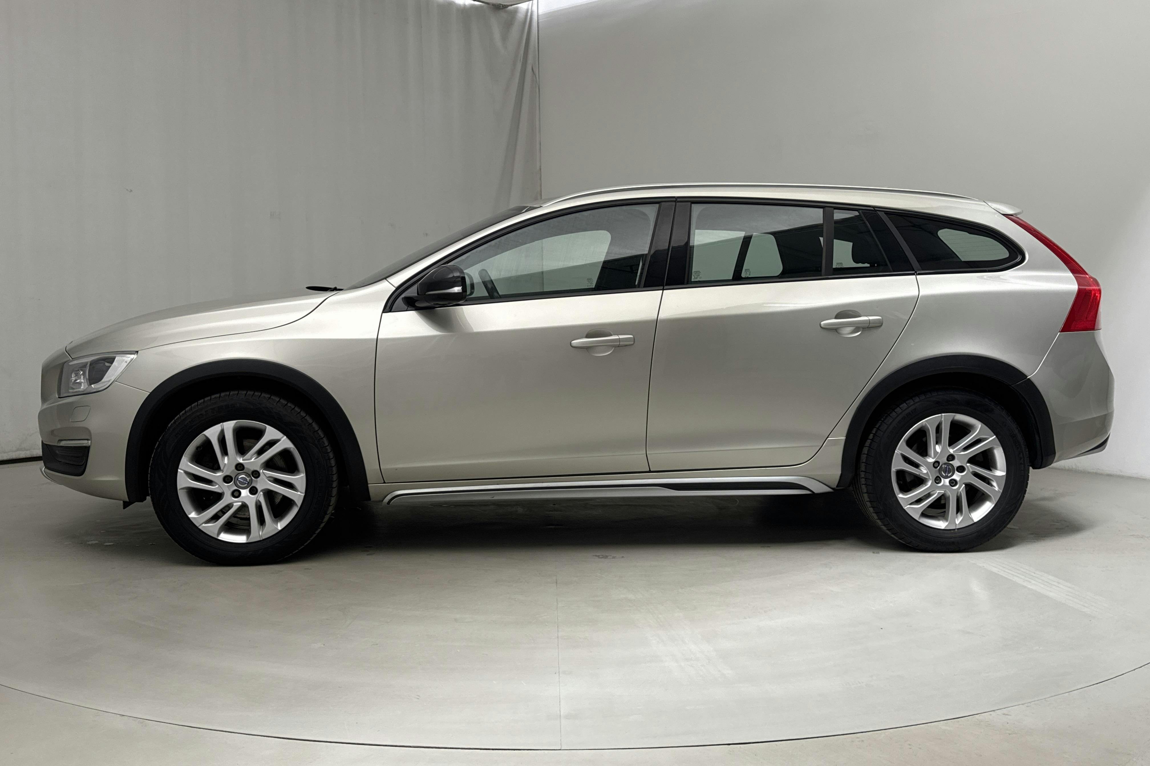 Volvo V60 D4 Cross Country AWD (190hk) - 168 270 km - Automaatne - Light Brown - 2017