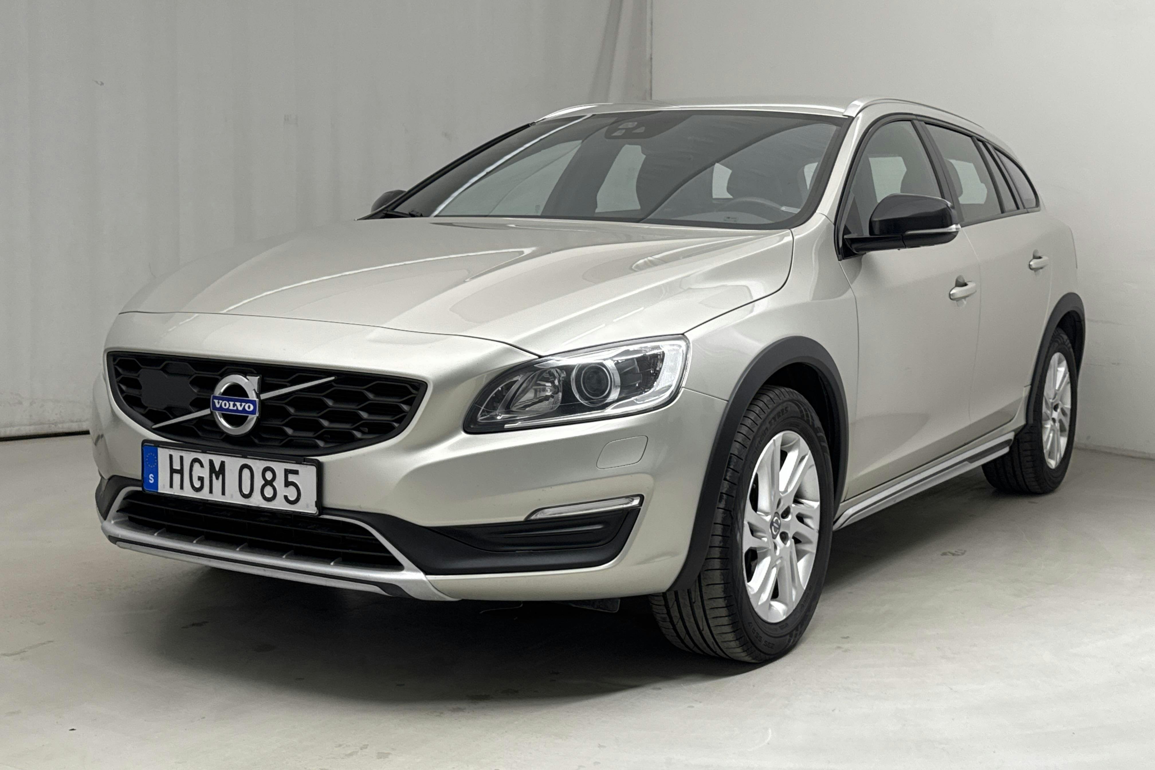 Volvo V60 D4 Cross Country AWD (190hk) - 168 270 km - Automaatne - Light Brown - 2017