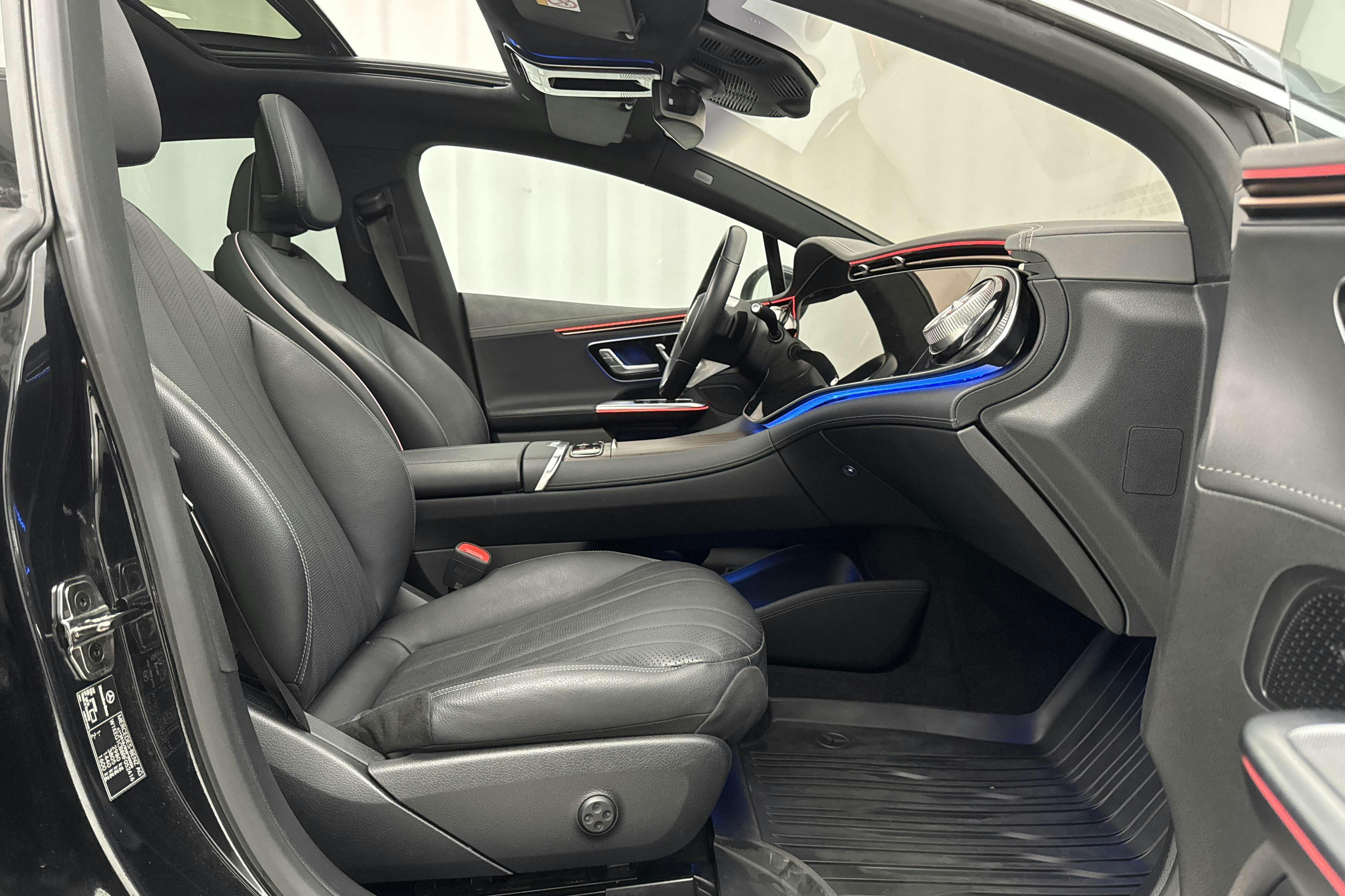 Mercedes EQE 350 4Matic V295 (292hk) - 74 470 km - Automaatne - must - 2024