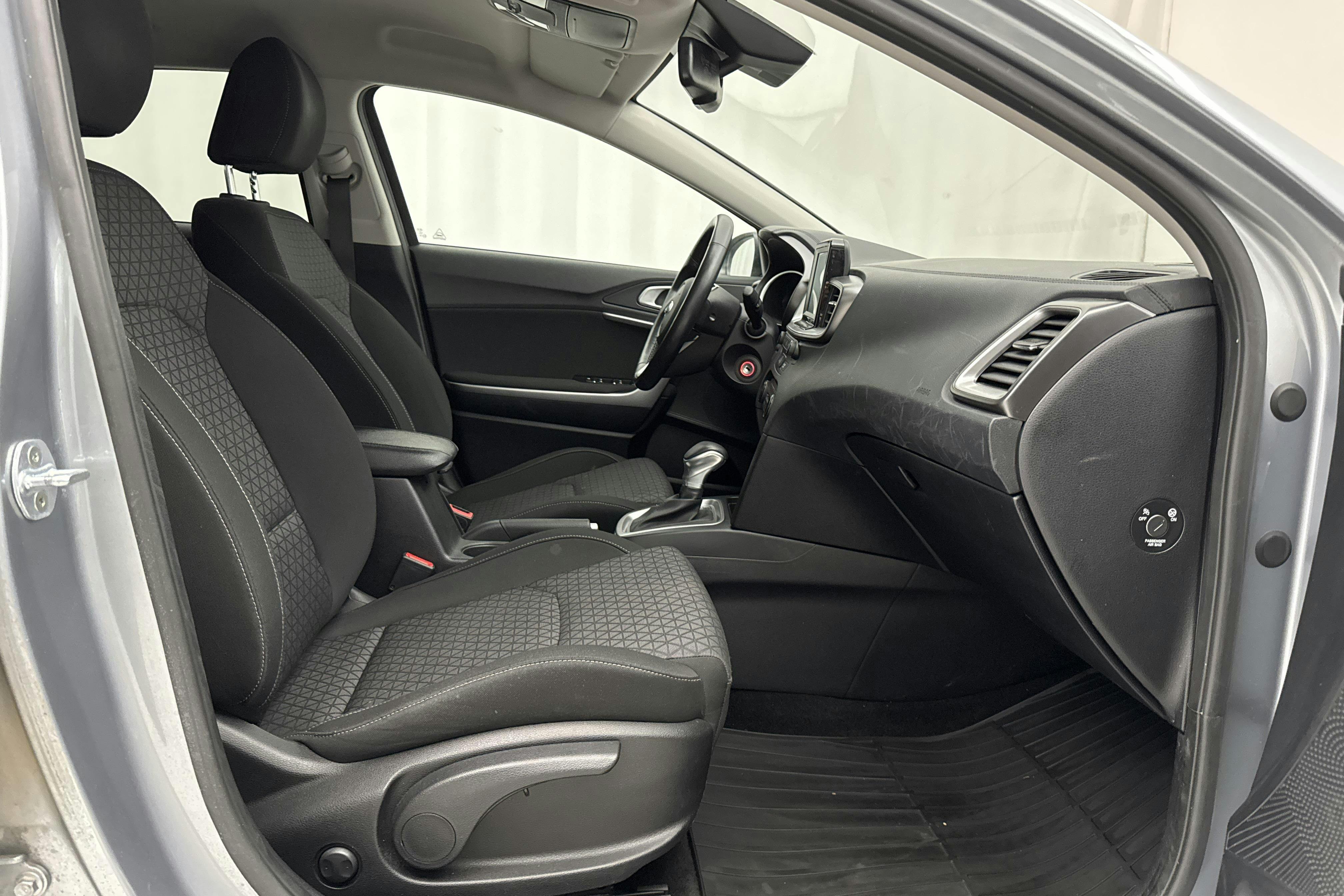 KIA Ceed 1.4 T-GDi 5dr (140hk) - 59 160 km - Automatic - gray - 2019