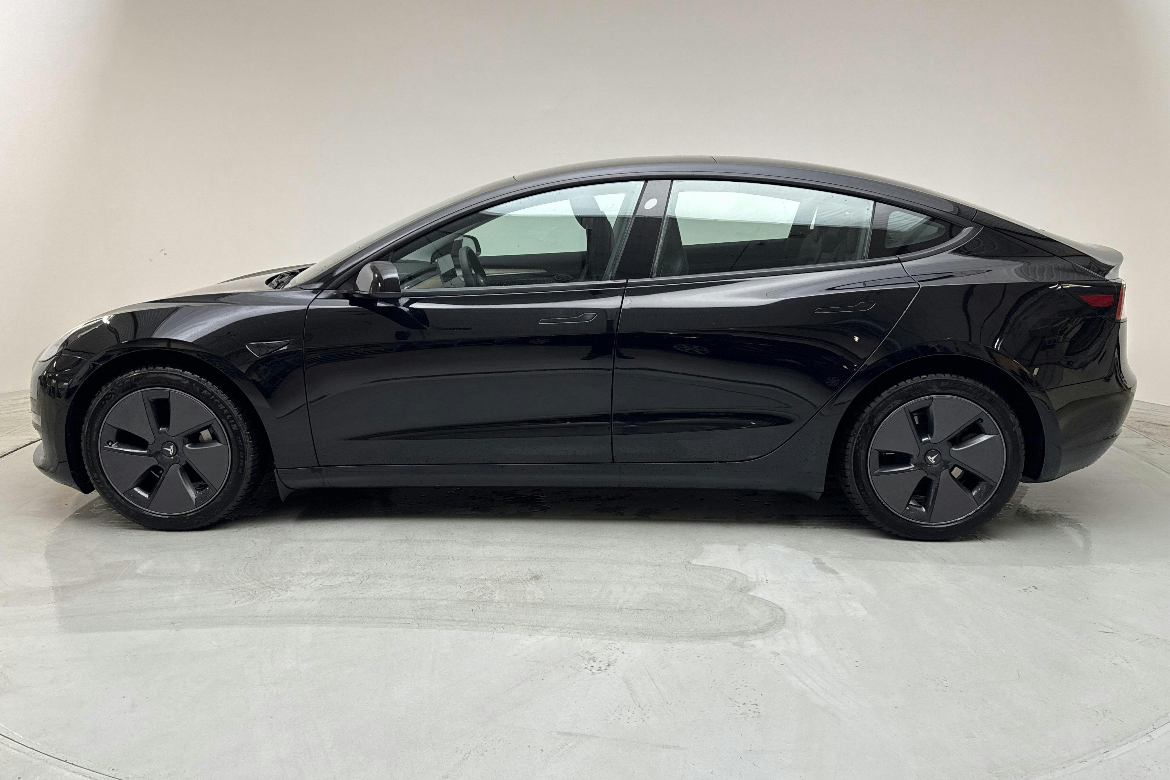 Tesla Model 3 Long Range Dual Motor AWD - 135 840 km - Automatic - black - 2022