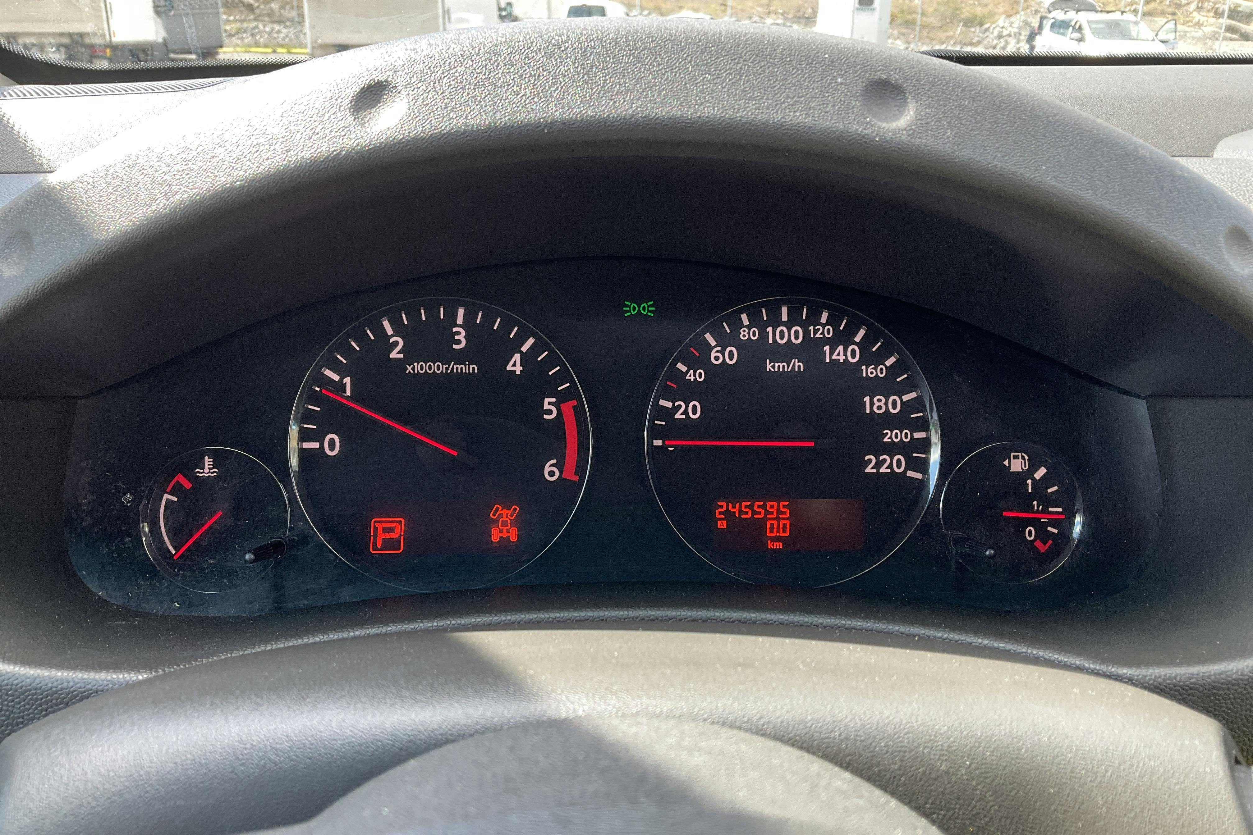Nissan Navara 3.0 dCi V6 (231hk) - 245 590 km - Automatic - silver - 2012