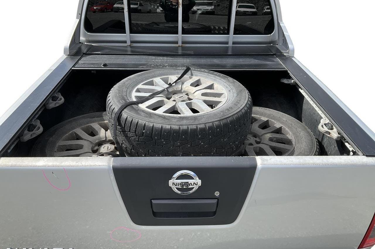 Nissan Navara 3.0 dCi V6 (231hk) - 245 590 km - Automatic - silver - 2012