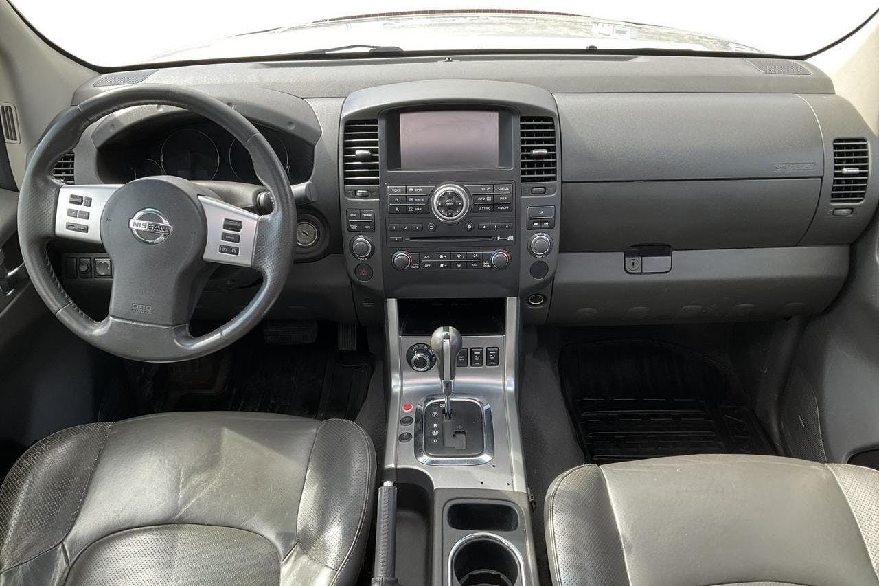 Nissan Navara 3.0 dCi V6 (231hk) - 245 590 km - Automatic - silver - 2012