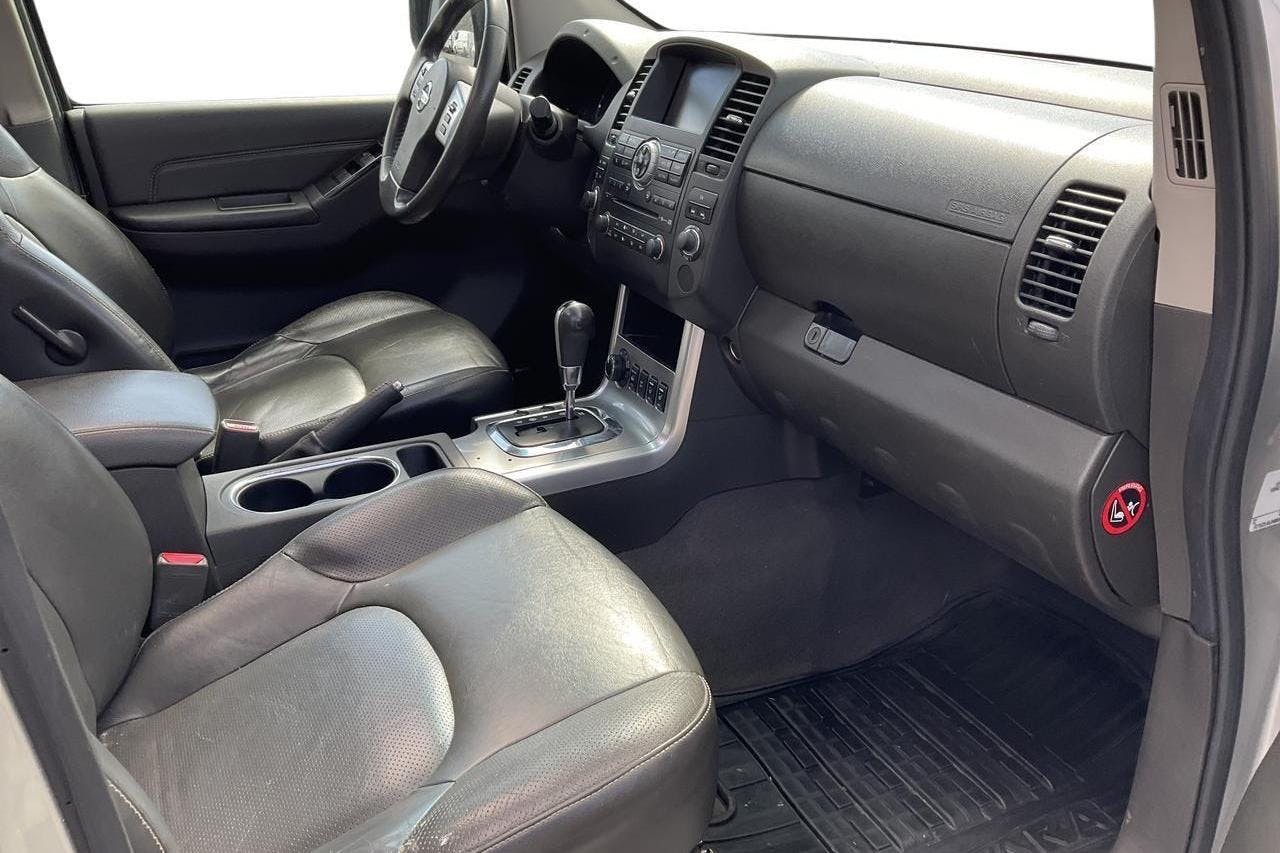 Nissan Navara 3.0 dCi V6 (231hk) - 245 590 km - Automatic - silver - 2012