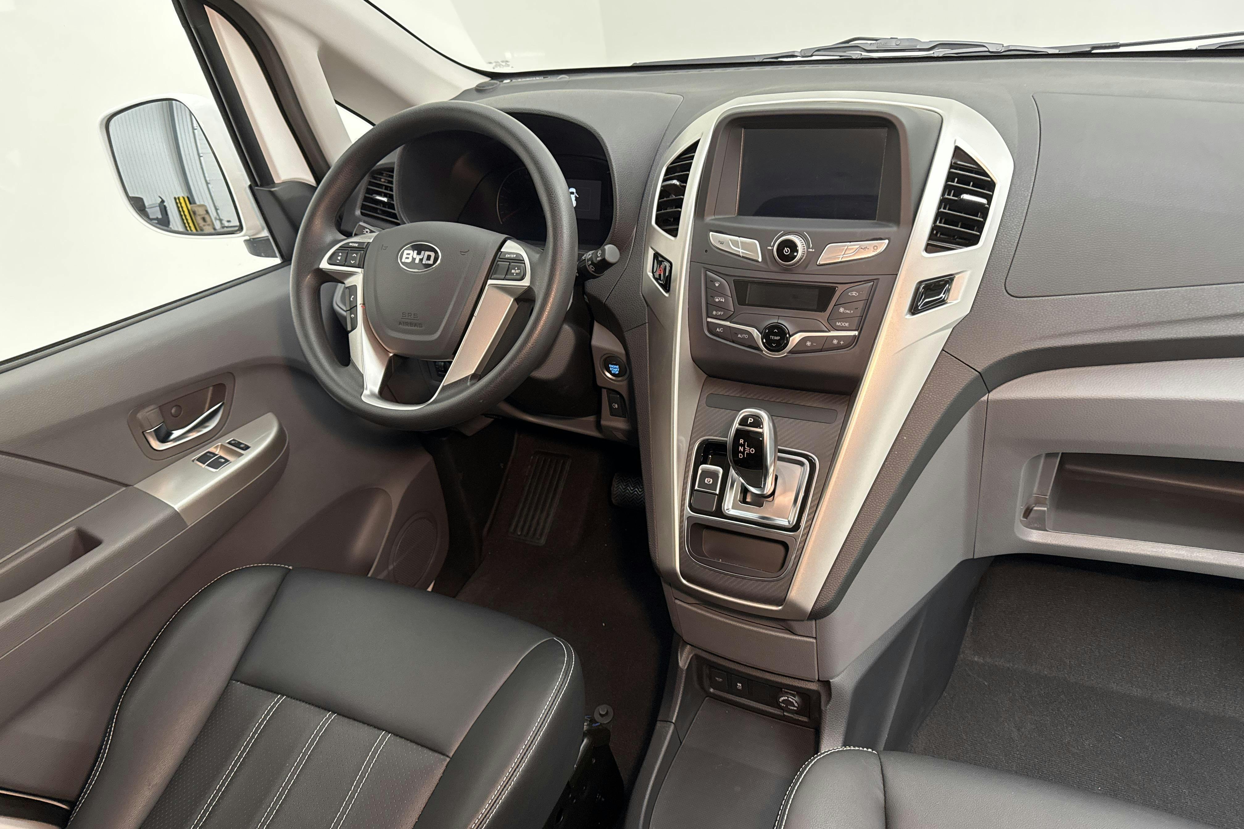 BYD eTP3 45kWh (100hk) - 140 km - Automaatne - valge - 2022
