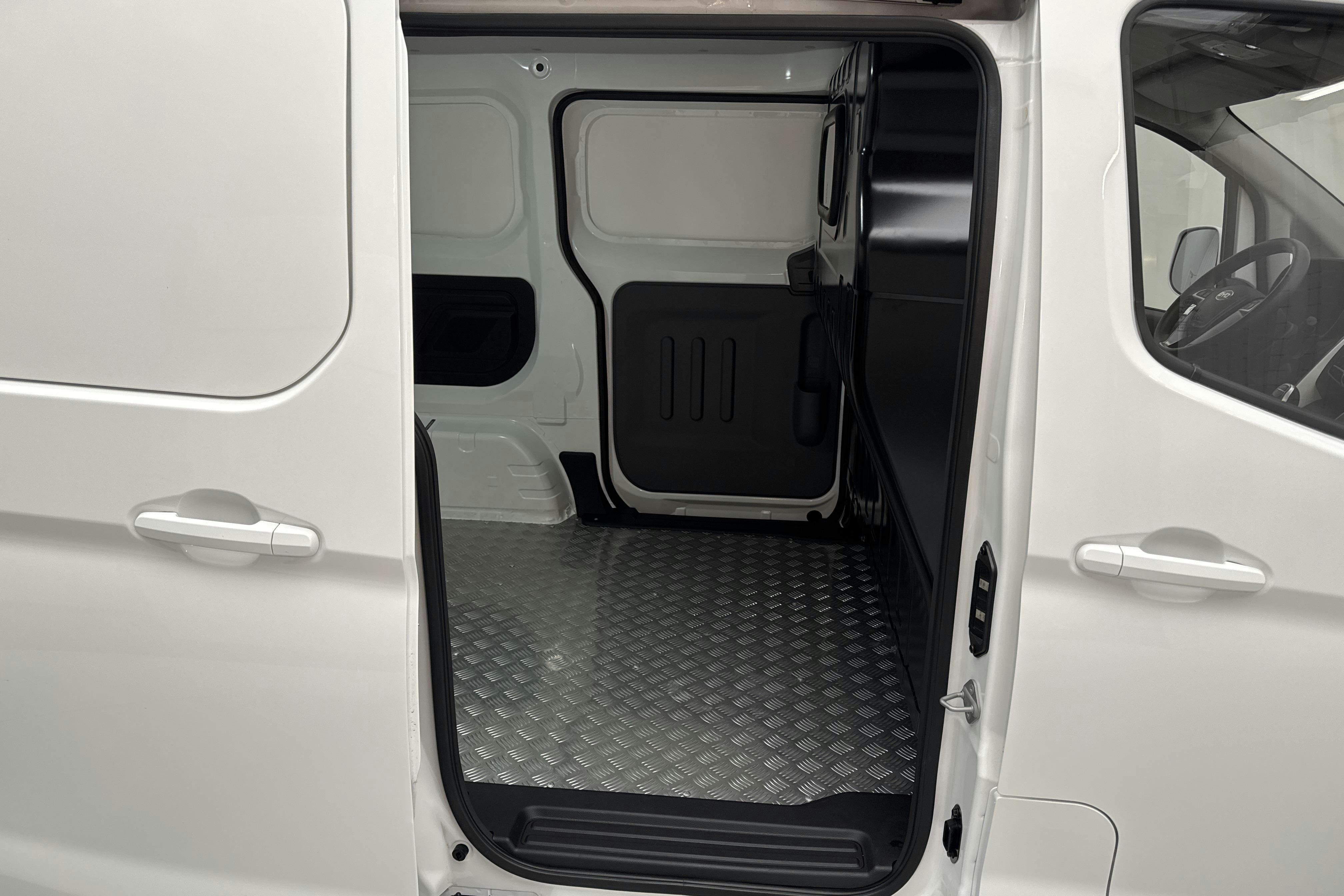 BYD eTP3 45kWh (100hk) - 140 km - Automaatne - valge - 2022